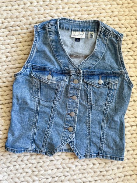 This vest is a great look a like to the more expensive Aritzia option (also tagged). TTS I wear XS. 

Summer Outfit - Denim Vest - Fashion Trend 

#vest 


#LTKOver40 #LTKFindsUnder50 #LTKStyleTip