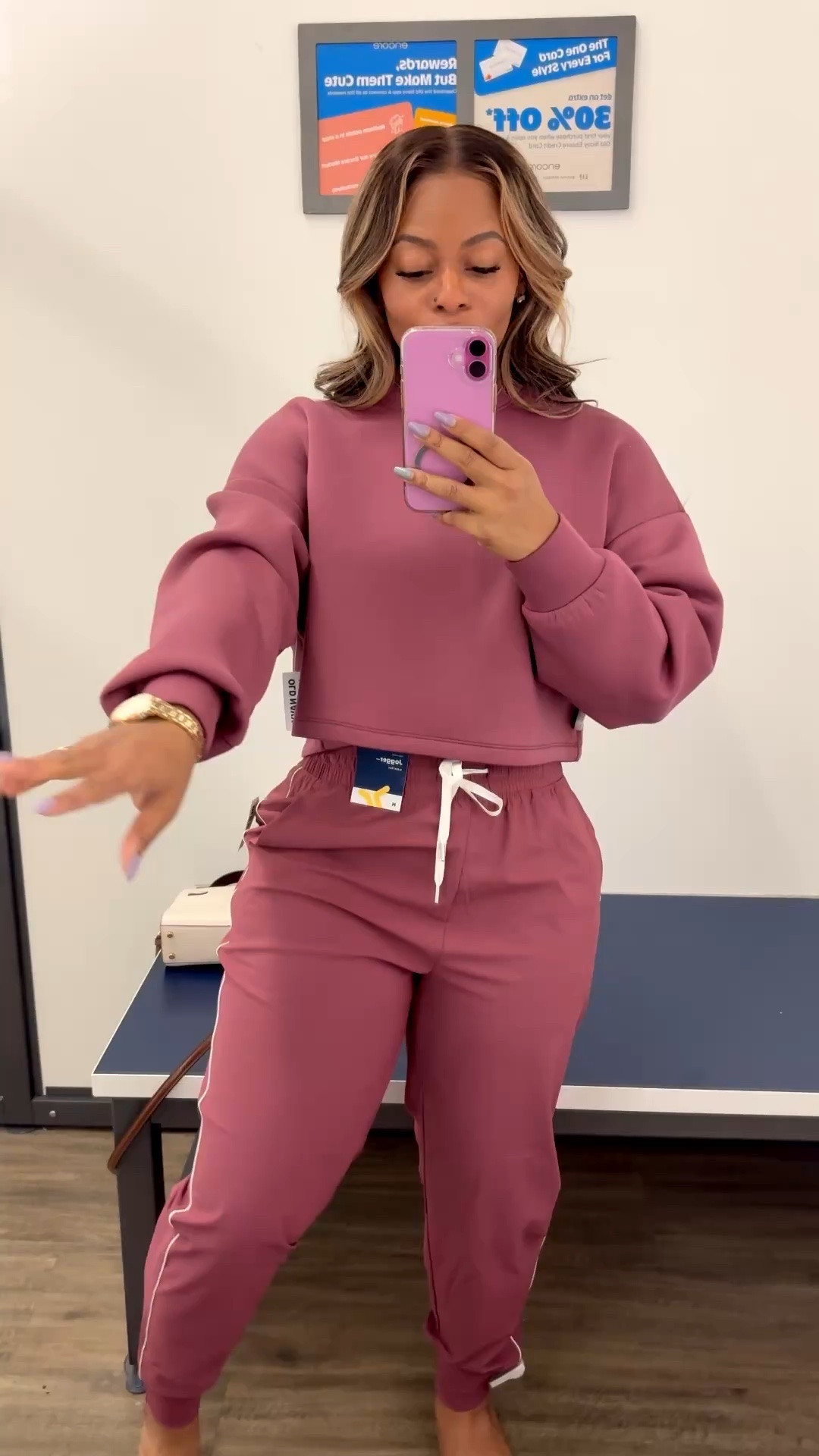 CYBER EASTER DEAL 🚨 THIS SET 50% OFF @oldnavy 🐣✨

645 people already have this set sitting in their cart… and honestly I get it 👀

When I tried this on — the cropped sweater fit like BUTTER 🧈 so soft, light, and airy. I’m wearing a size SMALL and it still gives that oversized, on-trend look. It’s cropped but still covers the belly (petite friendly ✔️ I’m 5’2). The color is ROSETTE and it’s a gorgeous color for  spring 🌸

I paired it with the high-waisted Sleek Tech joggers and YESSS 👏🏽 super soft, lined (no sweat, no swish noise 🙌), and the stretch is EVERYTHING — Iyou see the hips rocking with no hassle 💃🏽

Also can we talk about how Colorado clothing stores ALWAYS play 90s R&B 😂 I loveeee it here 🎶 

Honestly if you’re trying something on and don’t hear a song in your head to dance to… the outfit is NOT it.

I’m giving all the angles + a little dance because this set deserves it 😌🔥

For reference:
✨ 155 lbs
✨ Top: Small (oversized fit)
✨ Bottoms: Medium (fits just right)

‼️ This exact ROSETTE set is 50% OFF right now when you order online through my link — everything is linked in my LTK (in bio)

Don’t wait… this set is NOT going to last 

🛍️ #LTKfinds #OldNavyActive #PetiteStyle #SpringDeals #OOTDInspo

#LTKootd #LTKSaleAlert #LTKPetite