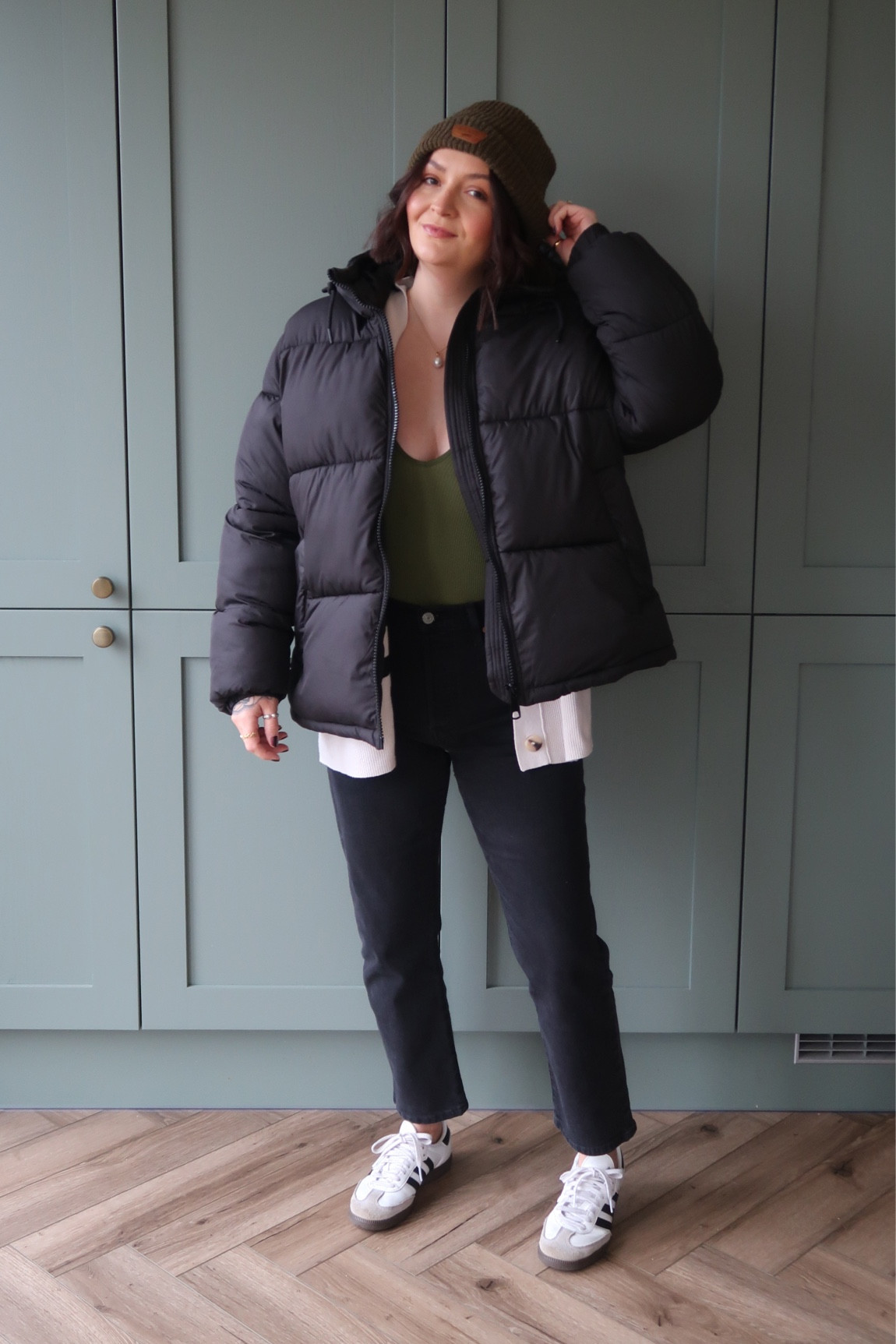 Casual winter outfit 👖 Layers are your best friend 👌🏼

Outfit links are on my LTK, link in bio 
.
.
.
#outfitreels #stylingreel #microinfluencers #pufferjacket #puffercoat #howtostyle #howtostylepufferjackets #casualoutfitideas #outfitinspirations #outfitideasforyou #winteroutfits #winteroutfitideas #levis501 #beanieseason #winterstyling

#LTKFashionMonth #LTKeurope #LTKuk