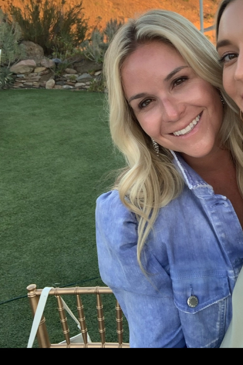 Cutest jean jacket in the 🌍 and it comes in all the colors! Problem is that I have two and want them all  

#LTKSeasonal #LTKFind