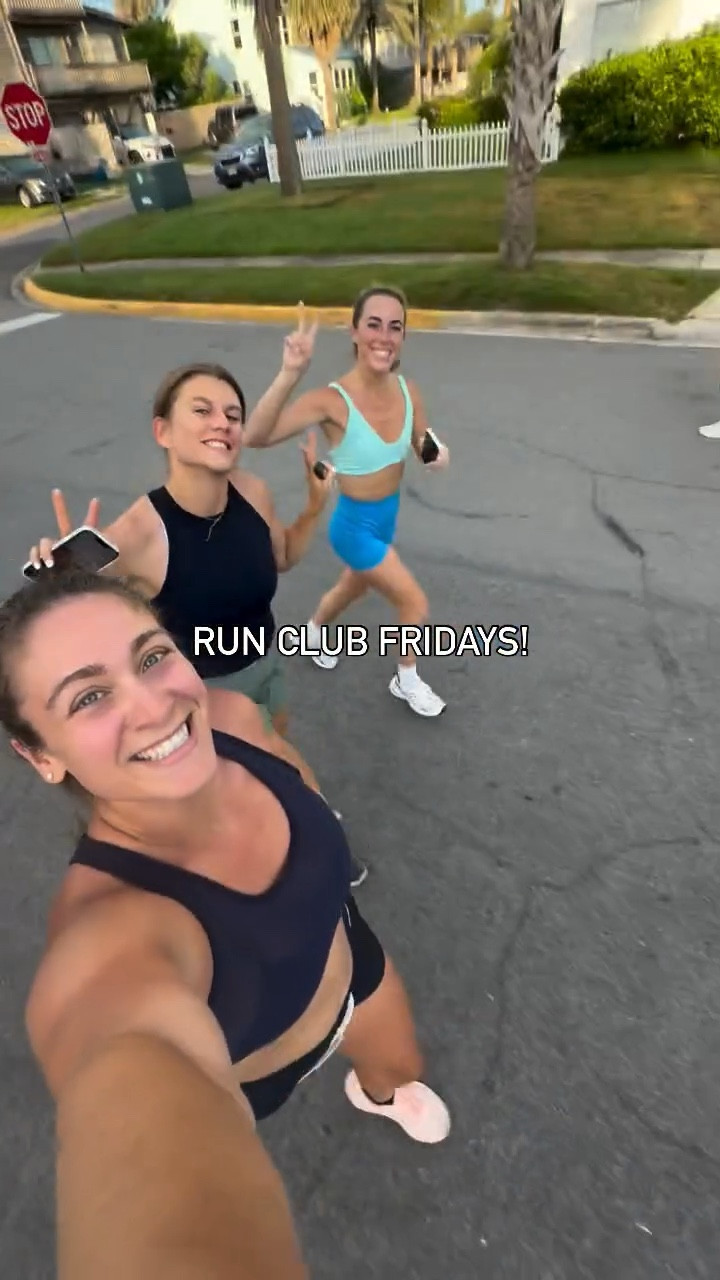 Love starting my Fridays with this crew! @neptuneruncrew @chlox0x0 @karlielizabethtobin 

Post run treat brought to you by @1985coffeeab 

•
•
•
•
#florida #beach #runclub