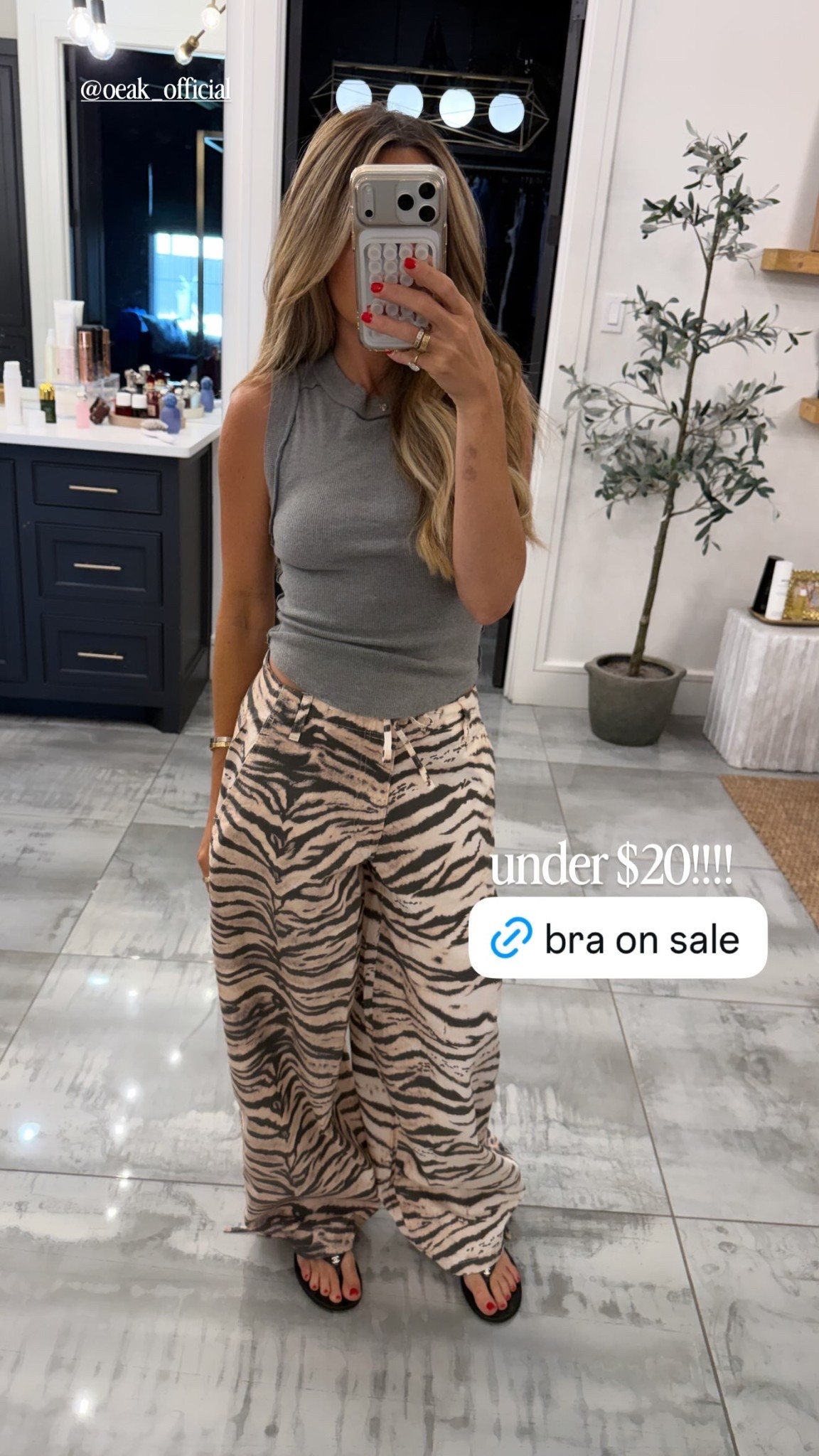 just posted these new pants on my feed - 10/10 recommend!!

Women’s pants, petite pants, trendy fashion, petite fashion