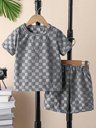 SHEIN Kids HYPEME Young Boy Gingham Fleece Knit Short Sleeve Top And Shorts Set | SHEIN