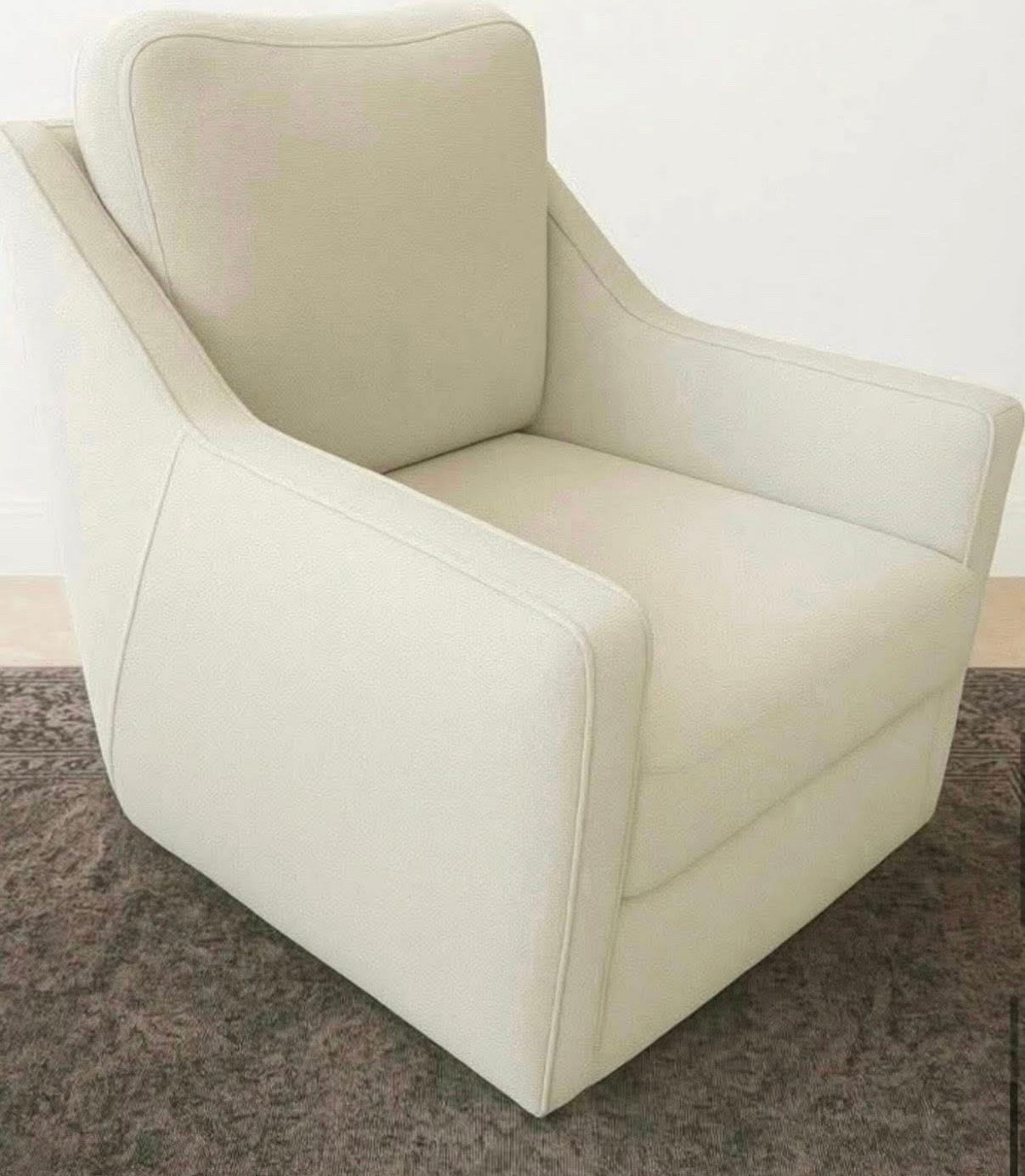 ✨ Obsessed is an understatement ✨
My new swivel accent chair is over 50% OFF right now and it’s been a total hit in our house 🙌

✔️ PB-style look on a budget
✔️ So comfy + swivels
✔️ Easy to clean (huge win with kids)
✔️ Comes in multiple color options

Grab it before the price goes back up 🤍 See it plus more Wayfair deals! 🎉 

#LTKSaleAlert #LTKHome