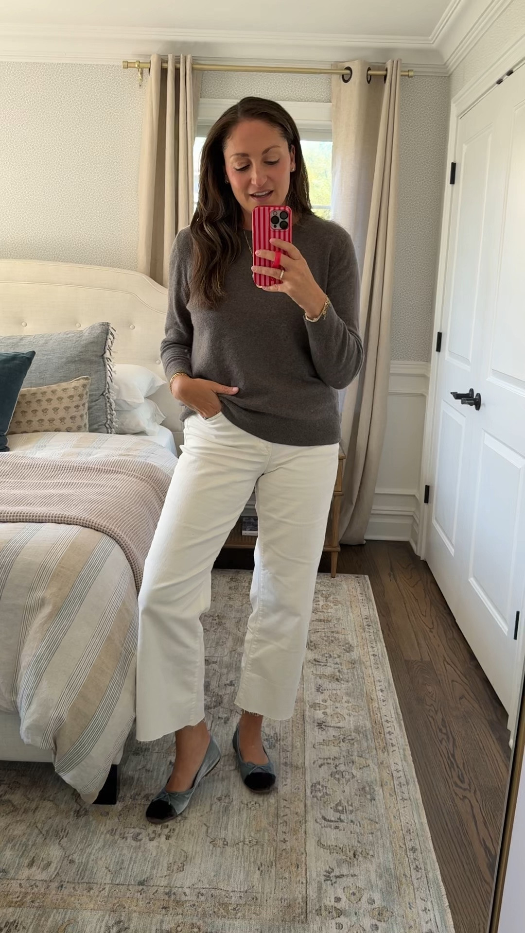 Easy transitional fall OOTD! The best white jeans I’ve found (from @jcrew) my favorite affordable cashmere sweater from @Quince. How cute are these ballet flats?!

Comment SHOP below to receive a DM with the link to this post on my LTK ⬇ https://liketk.it/6pcCB