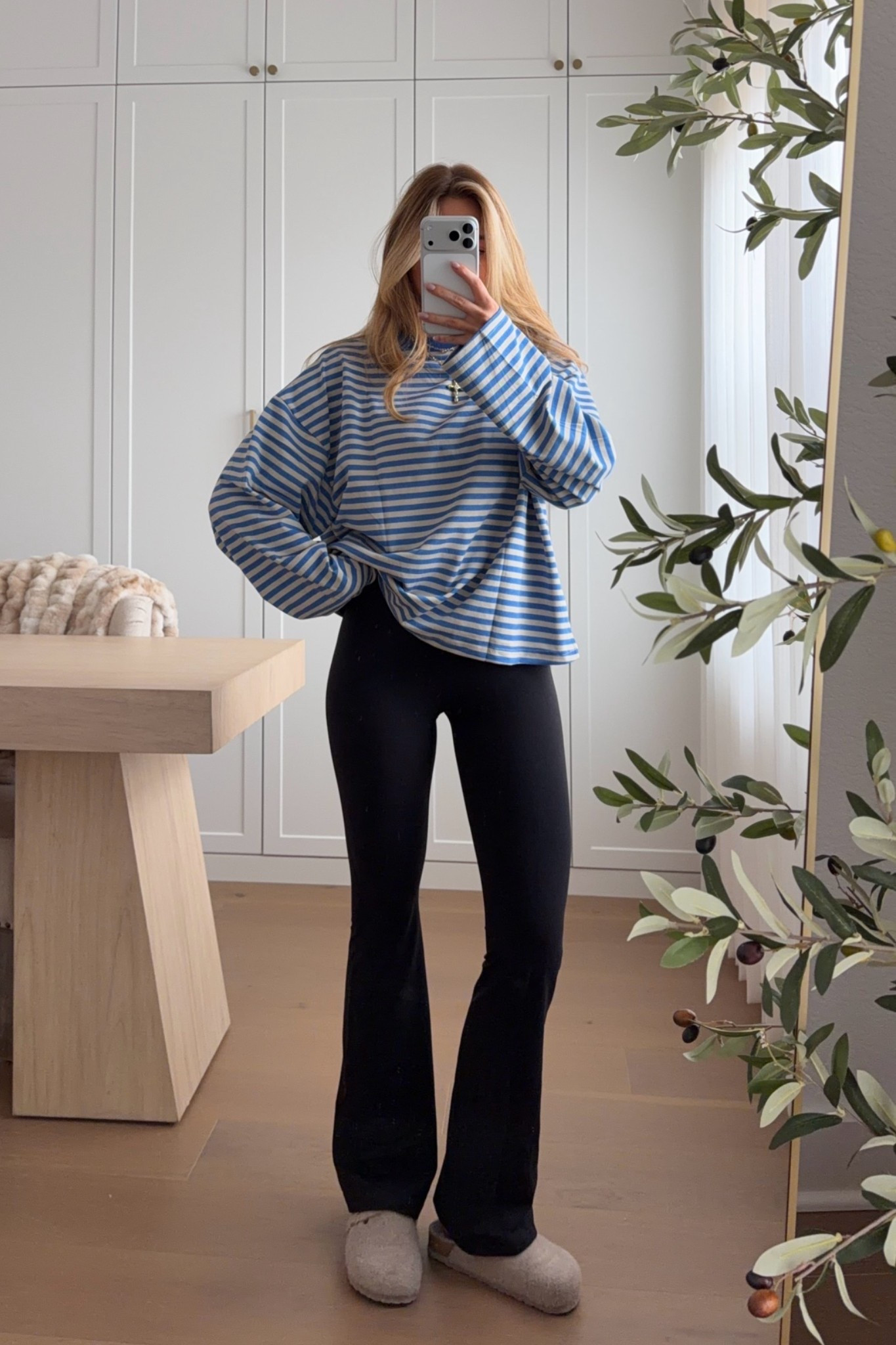 tee: small // leggings: xs — amazon tee feels like daily drills at a much more affordable price! and the most comfy flare leggings with no front seam!

amazon finds, lounge wear, leggings, active wear, casual outfits, comfy outfits, michele jaliene
