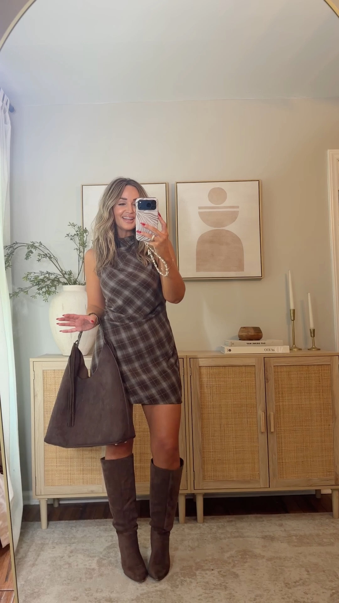40% off with LEANN40 if expired, use code LEANN35 // this plaid dress is so flattering!!! i love the colors in it and the ruching detail on the side! 😍 i’m in a size S. fall outfits @VICI

#LTKootd