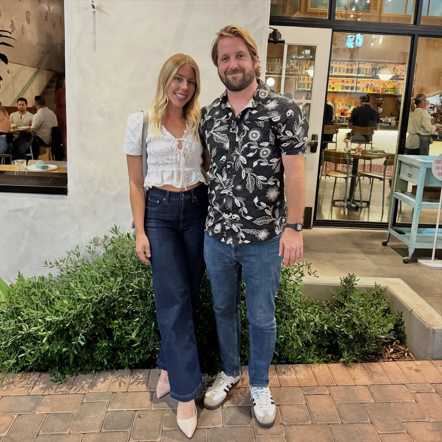 Any good restaurant recommendations we need to try in south county? Weekend review: Date Night 💋
Friday nights have become date night for us lately and it’s been so nice to spend some time just the two of us or with friends (sans children 🤪). We’ve been so busy with the kids between summer and now fall sports, but we’re making time to get out there and try some new restaurants. 
My outfit is linked in my bio 👆🏻

#datenight #couples #datenightoutfit #friends #sanjuancapistrano