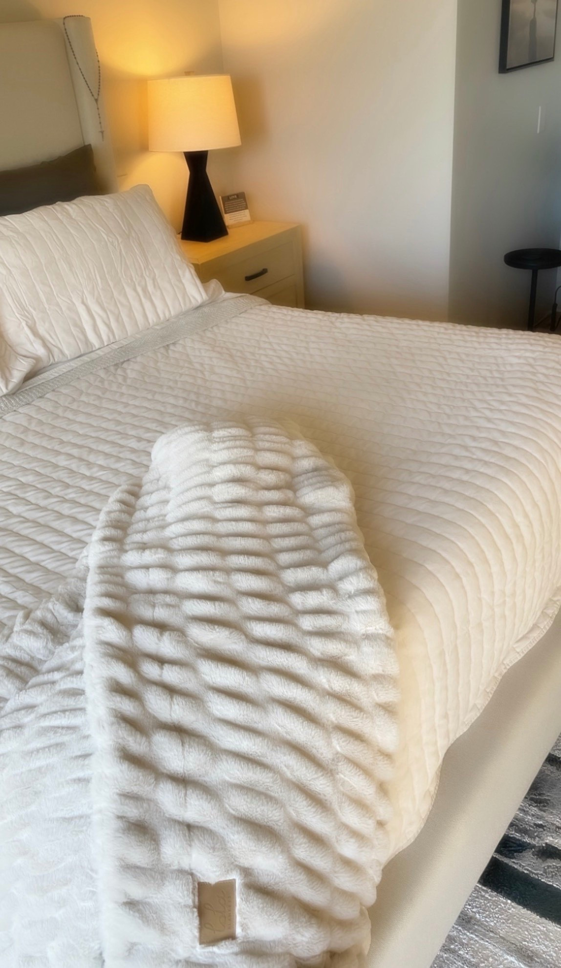 The blanket of your dreams.

It feels like you're scooped up in the clouds.

That blanket that polishes off the room and everyone will grab.

Perfect gift to give for all occasions- graduation, weddings, summer refresh.