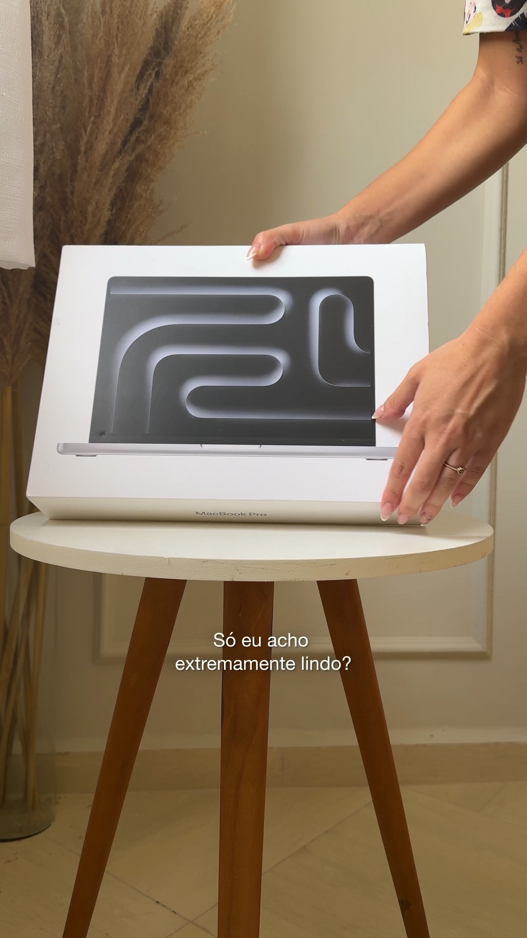 MacBook Pro 14 polegadas , M4chip, 16GB memory, 1TB storage , prata ✨