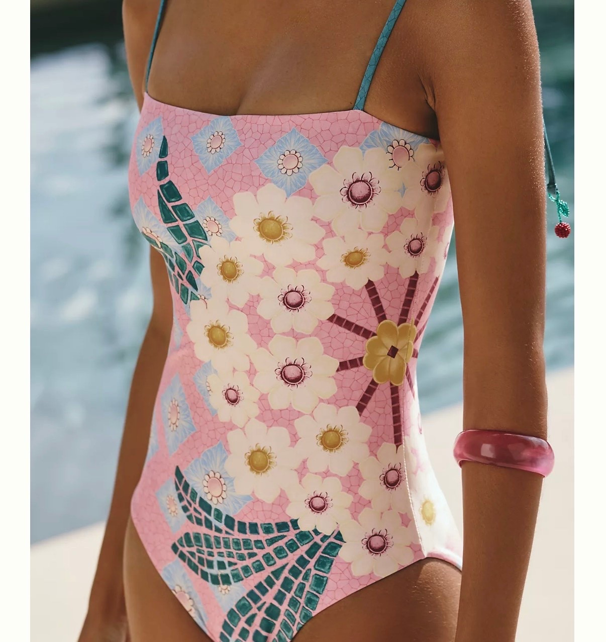 A reversible suit so it’s basically a 2 for 1!

#summerstyle #swimsuit #momswimsuit #reversibleswimsuit

#LTKmomlife #LTKdayinmylife #LTKmorningroutine