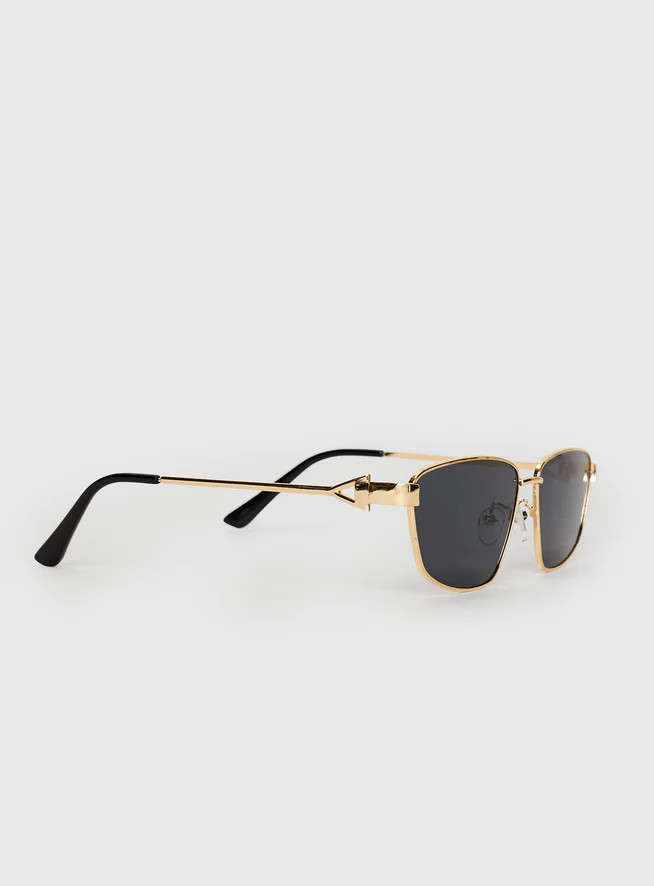 Aletta Sunglasses Black / Gold | Princess Polly US