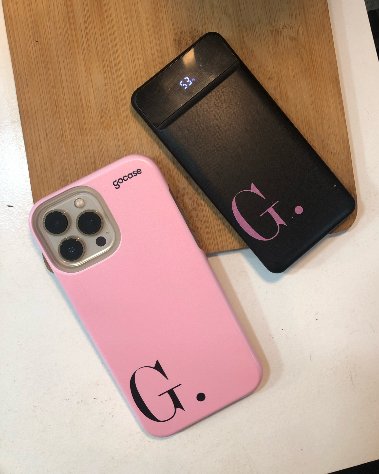 Kit indispensável para todos os momentos 🩵

Celular + carregador portátil.

#LTKparties #LTKbrasil #LTKtravel