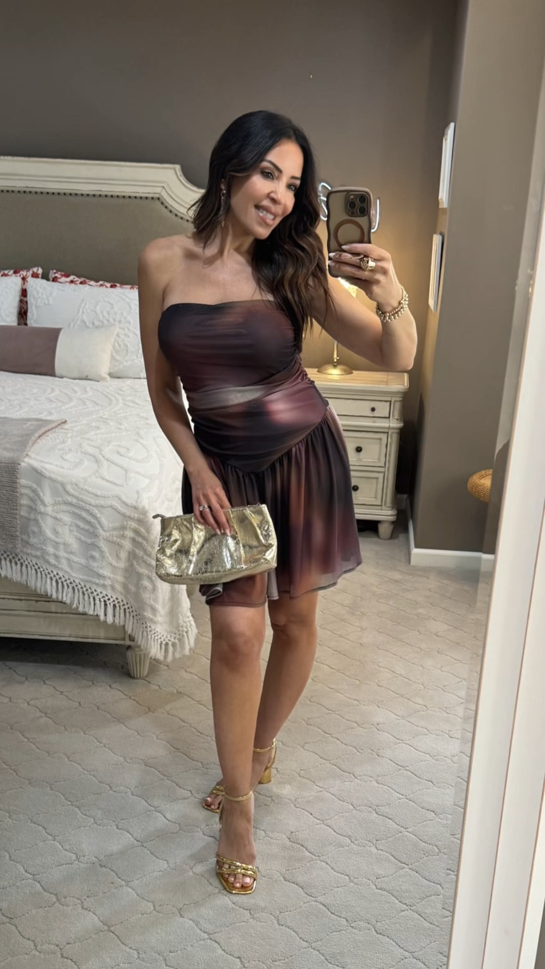 Give them a reason to take you out! 🔥 This gorgeous watercolor strapless dress is perfect for your next date night, and you won’t believe the price. It feels so elevated, moves beautifully, and pairs perfectly with gold accessories for an effortless, chic look. ✨💋
#walmartstyle #datenightoutfit #affordablefashion