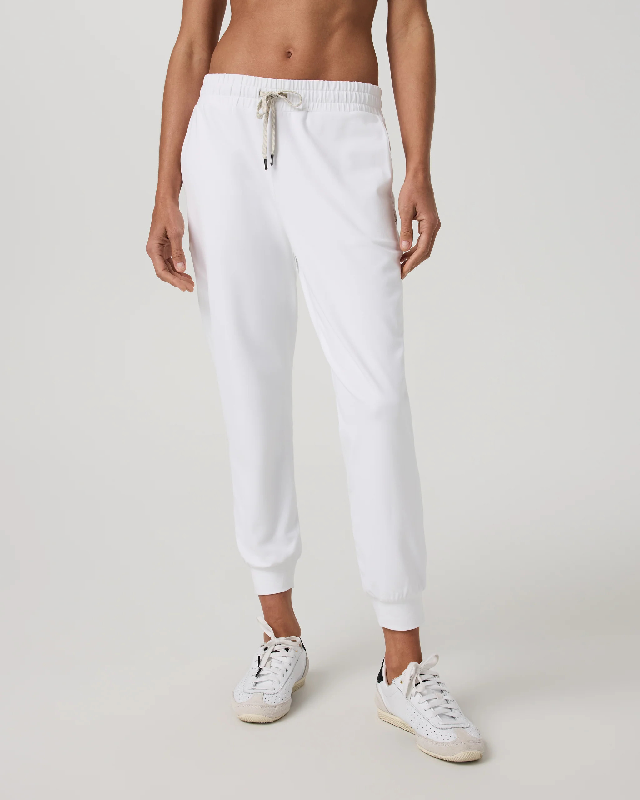 Performance Jogger – Women's White Relaxed Fit Joggers – Vuori | Vuori Clothing (US & Canada)