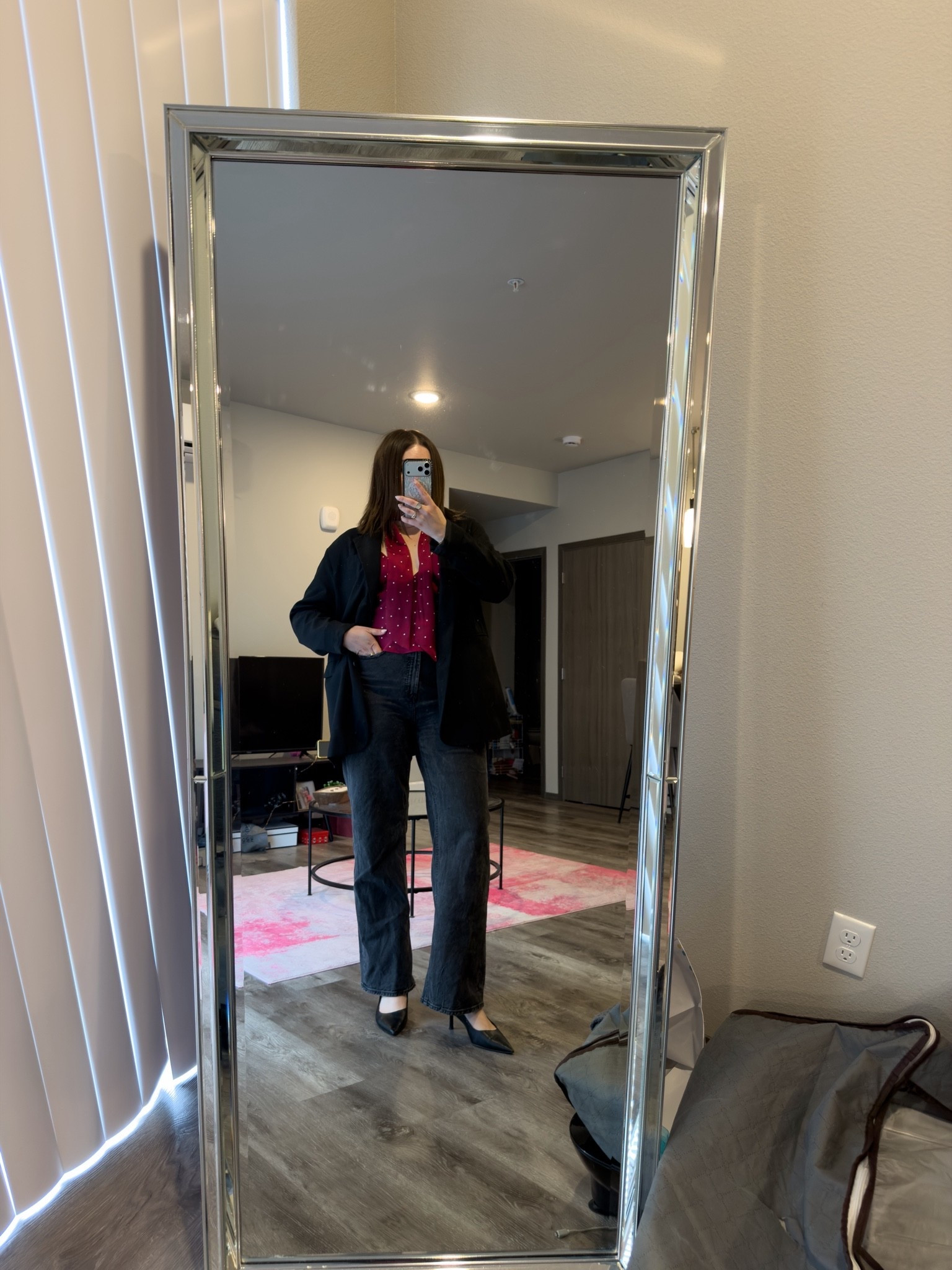 When you have work then drinks with the girls right after! This top has been everything 🥹

I’m wearing a L blazer, M top, size 31 jeans and size 9.5 heels

#LTKootd #LTKMidsize #LTKWorkwear