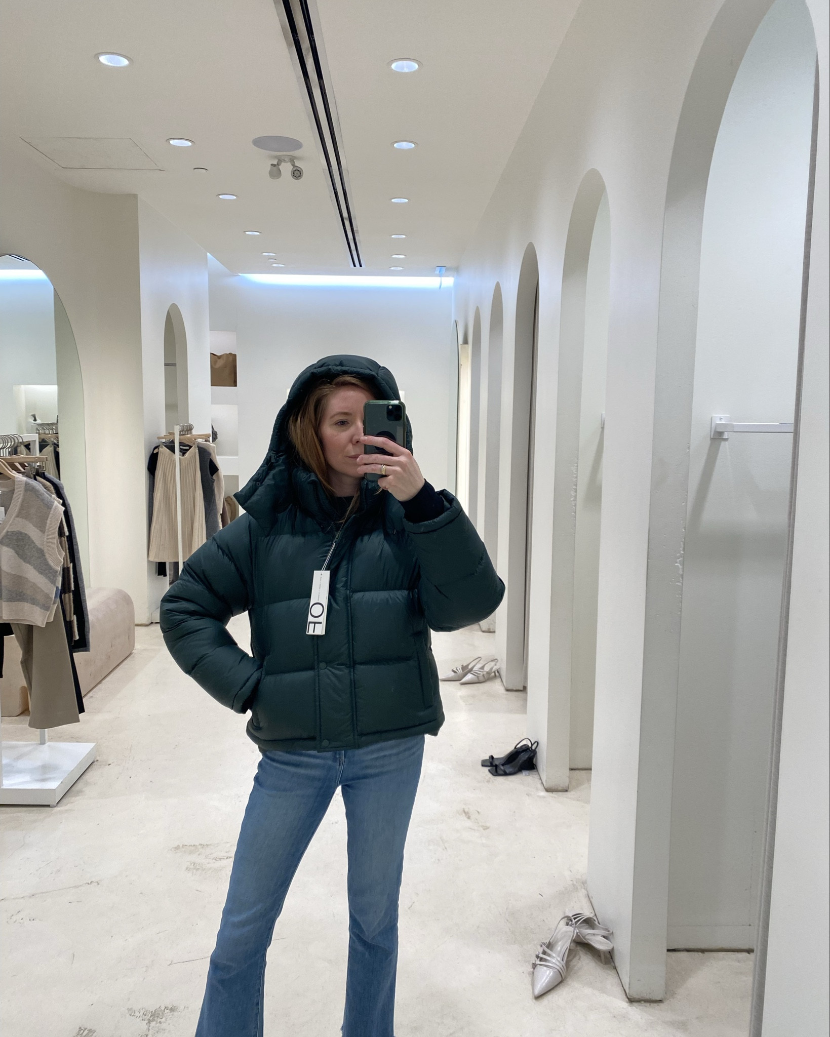 Cozy yet silky short puffer jacket! ❄️ 

$118 CAD + 20% off

#oakandfort #pufferjacket #shortpuffer #greenjacket #greenpuffer 

#LTKcanada #LTKwinter