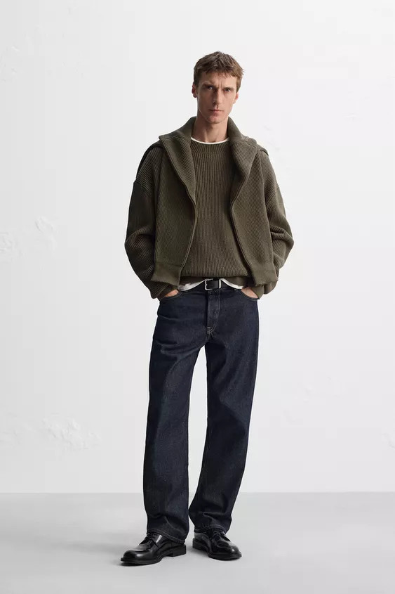 Relaxed fit sweater made of cotton blend yarn. Crew neck and long sleeves. Ribbed trims. | Zara UK