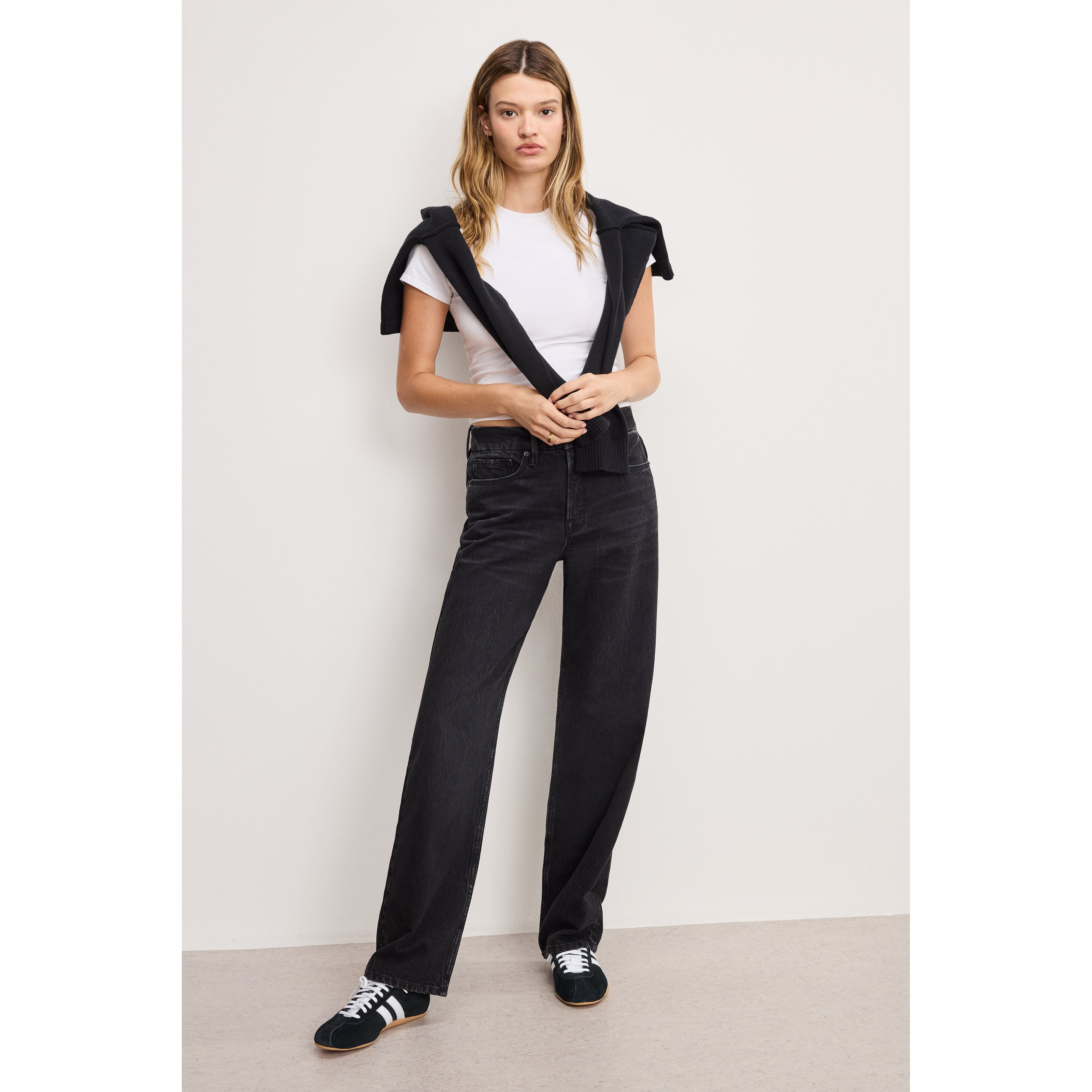 Women's Good 90s Relaxed Jeans | Black, 406 Size 6 | Good American by Khlo� Kardashian | Good American