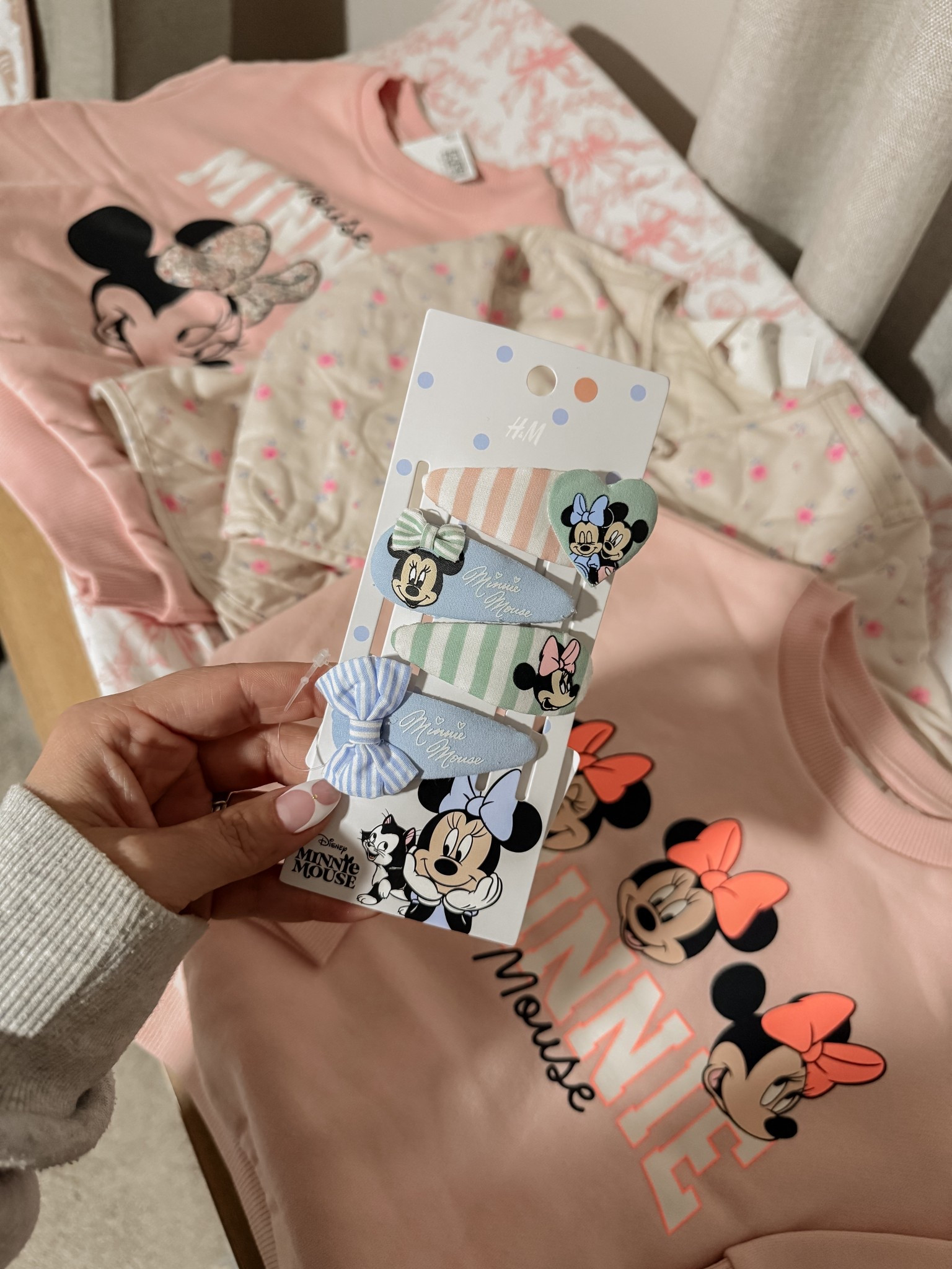 I swear H&M kids has me hooked.. how cute are these clips, adding them to bay girls stocking stuffer pile and she is going to lose her mind! Also how cute will they be with these Minnie sweatshirts?? 

Toddler girl finds, toddler girl OOTD, toddler girl hair accessories, toddler girl hair clips, H&M toddler girl finds 

#LTKGiftGuide #LTKKids #LTKBaby