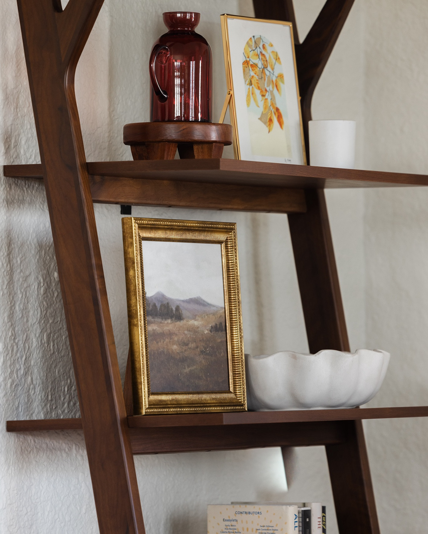 Tuesday Design Tip ➡️ Bring your styling from good to great by varying the height of your decor. Your eye needs to jump around as opposed to staying on the same plane. My secret weapon to doing this? A footed pedestal.

#LTKFindsUnder50 #LTKHome #LTKFindsUnder100