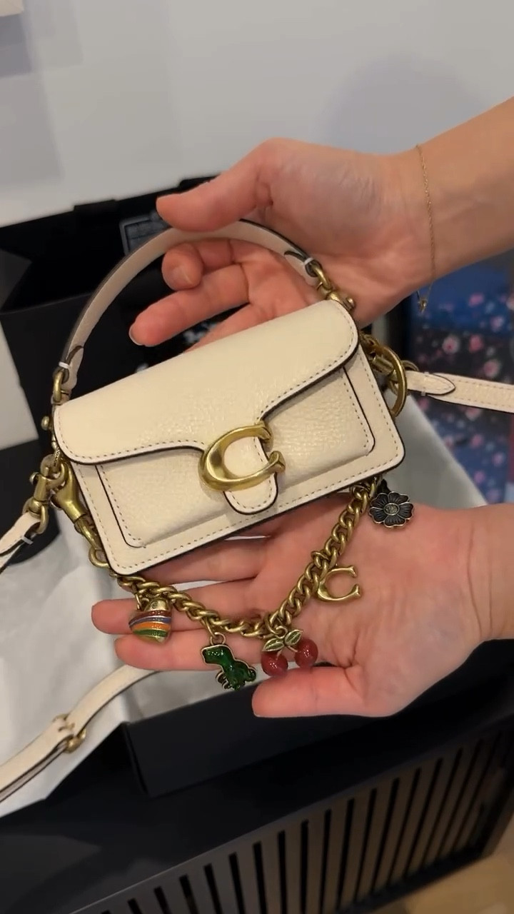 @coach is so cute rn 🎀 tabby 12 in brass/chalk 

#bagunboxing #coachunboxing #tabby #unboxing