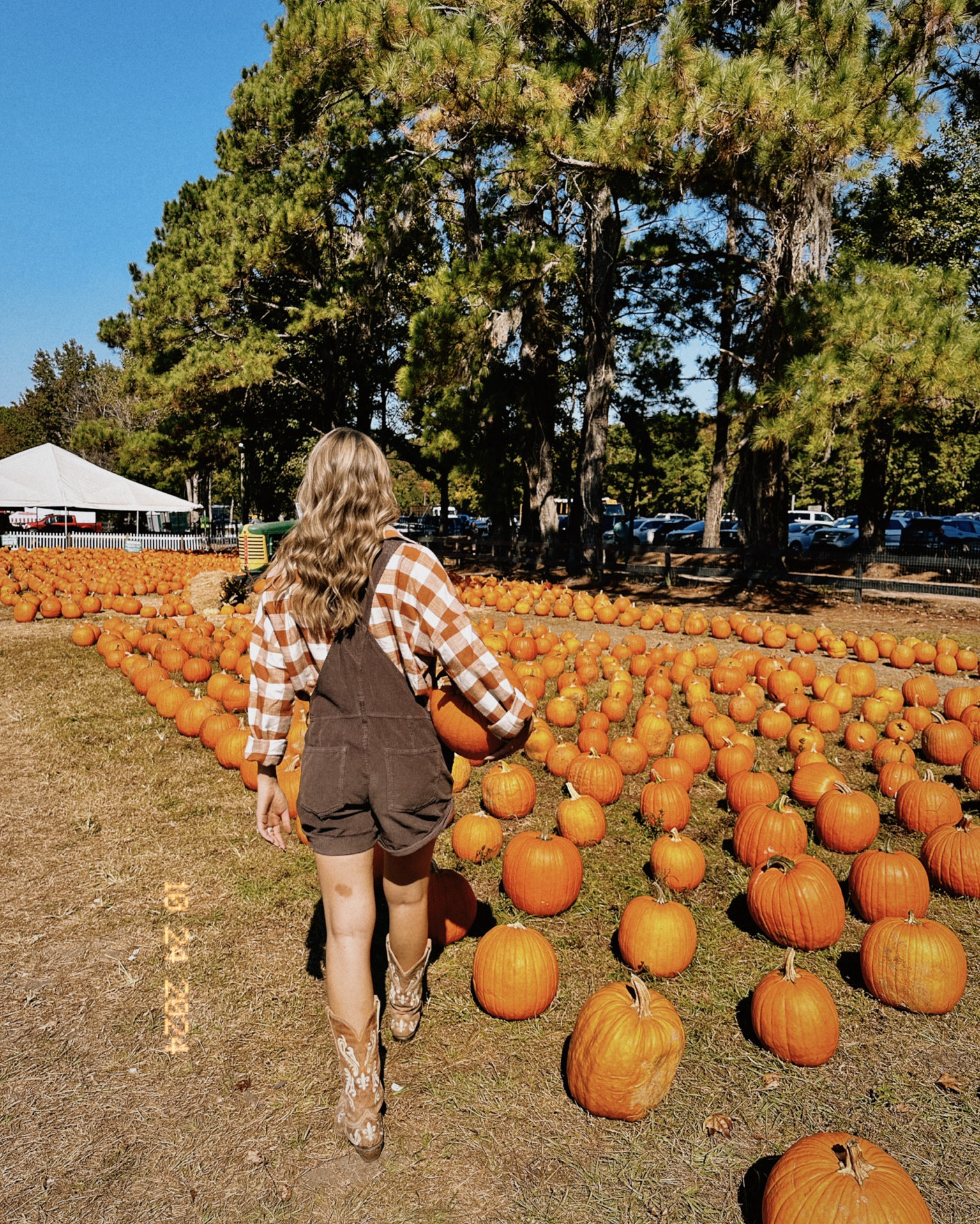Fall outfit Inspo! 

Overalls
Fall outfit 
Boots 
Suede 
Moreewithmo 

#LTKSeasonal #LTKFindsUnder100 #LTKHalloween