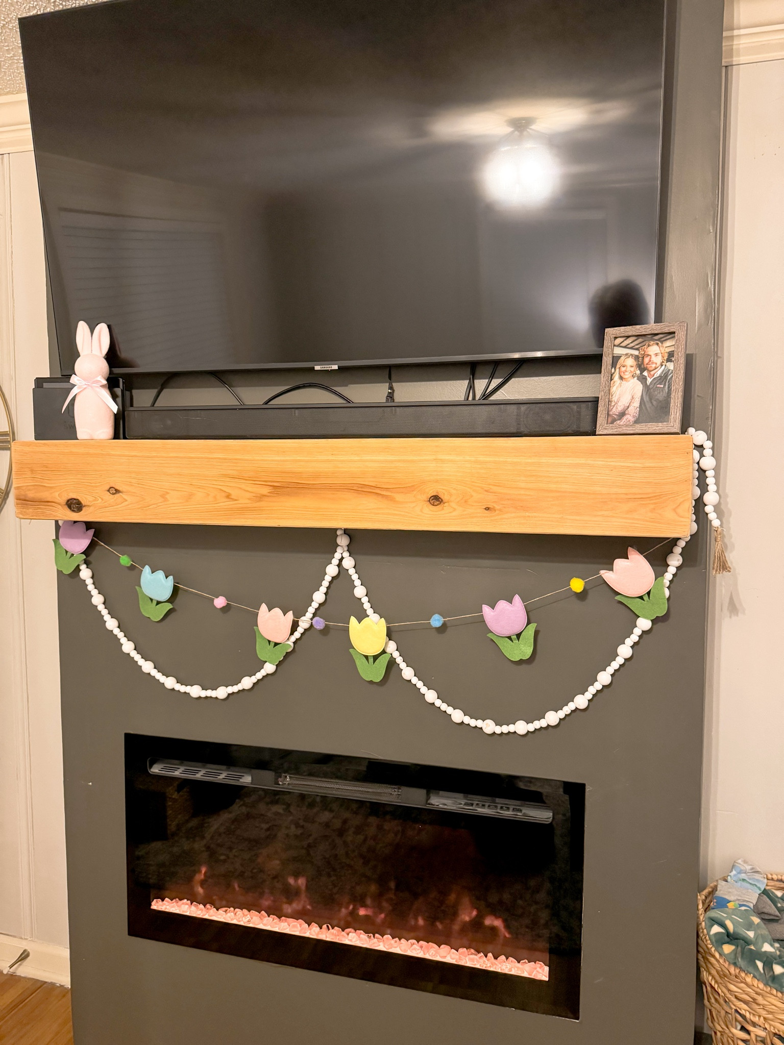 Tulip garland and bunny🌷🐰🩷

#LTKSeasonal #LTKhome