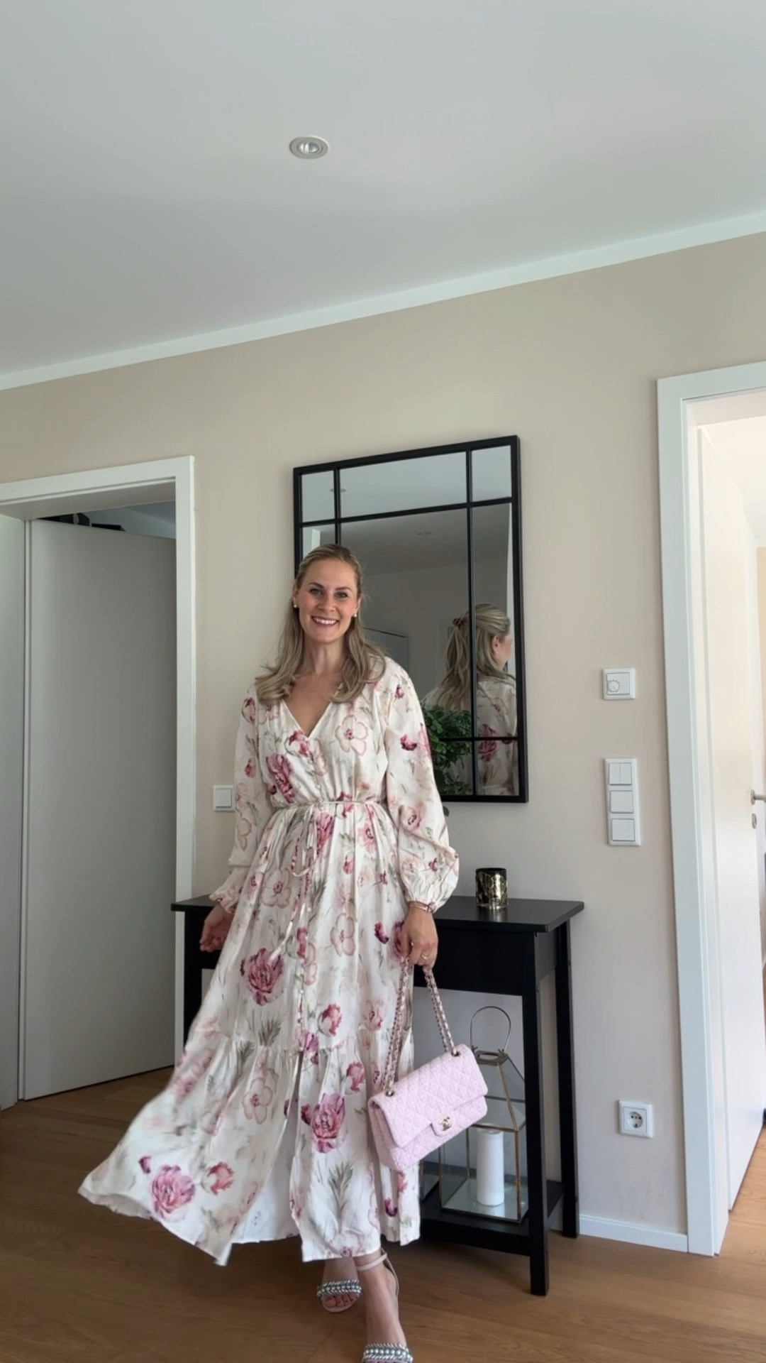 So ein schönes Sommerkleid mit Blumenmuster, für den Urlaub oder zuhause 🌸

#LTKsummer #LTKkleider #LTKdeutschland