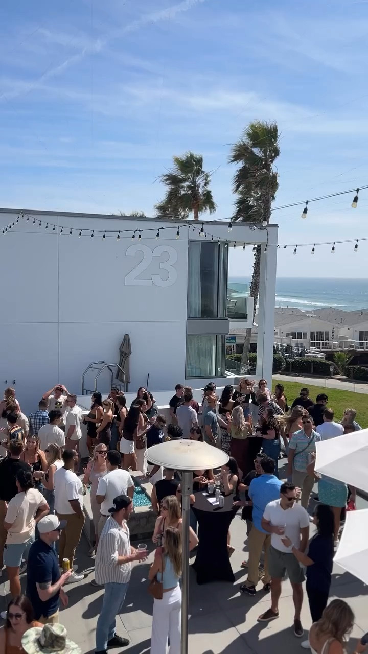 Me: “I’ll stay in today” Also me when it’s 72° in PB.

#PacificBeach
#SanDiegoLife
#SDVibes
#SoCalVibes
#BeachDayVibes