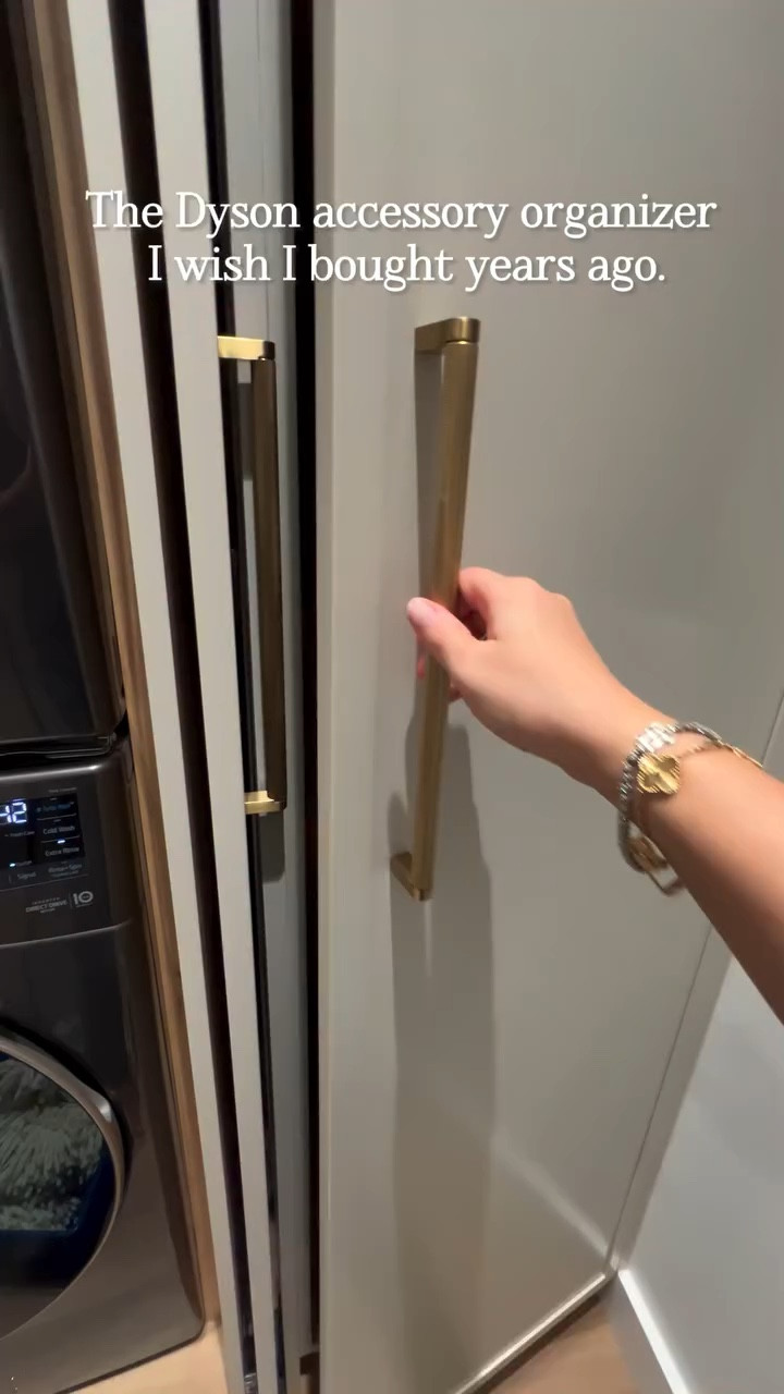 I finally found a Dyson stand that doesn’t require drilling and I’m never going back. Everything is organized, nothing falls over, and it took almost no time to set up. 

Ways to shop:
1. Linked it for you in bio 
2. Comment SHOP and I’ll send you the direct link. https://liketk.it/5yzya 

#dysonvacuum #dysonvaccumstorage #dysonstorage #cleaningcloset #cleaningorganization