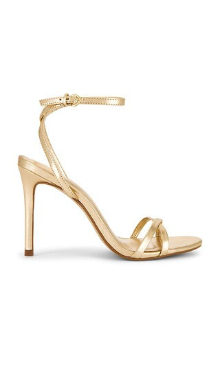 Steve Madden Jypsey Sandal in Metallic Gold. - size 6.5 | Revolve Clothing (Global)