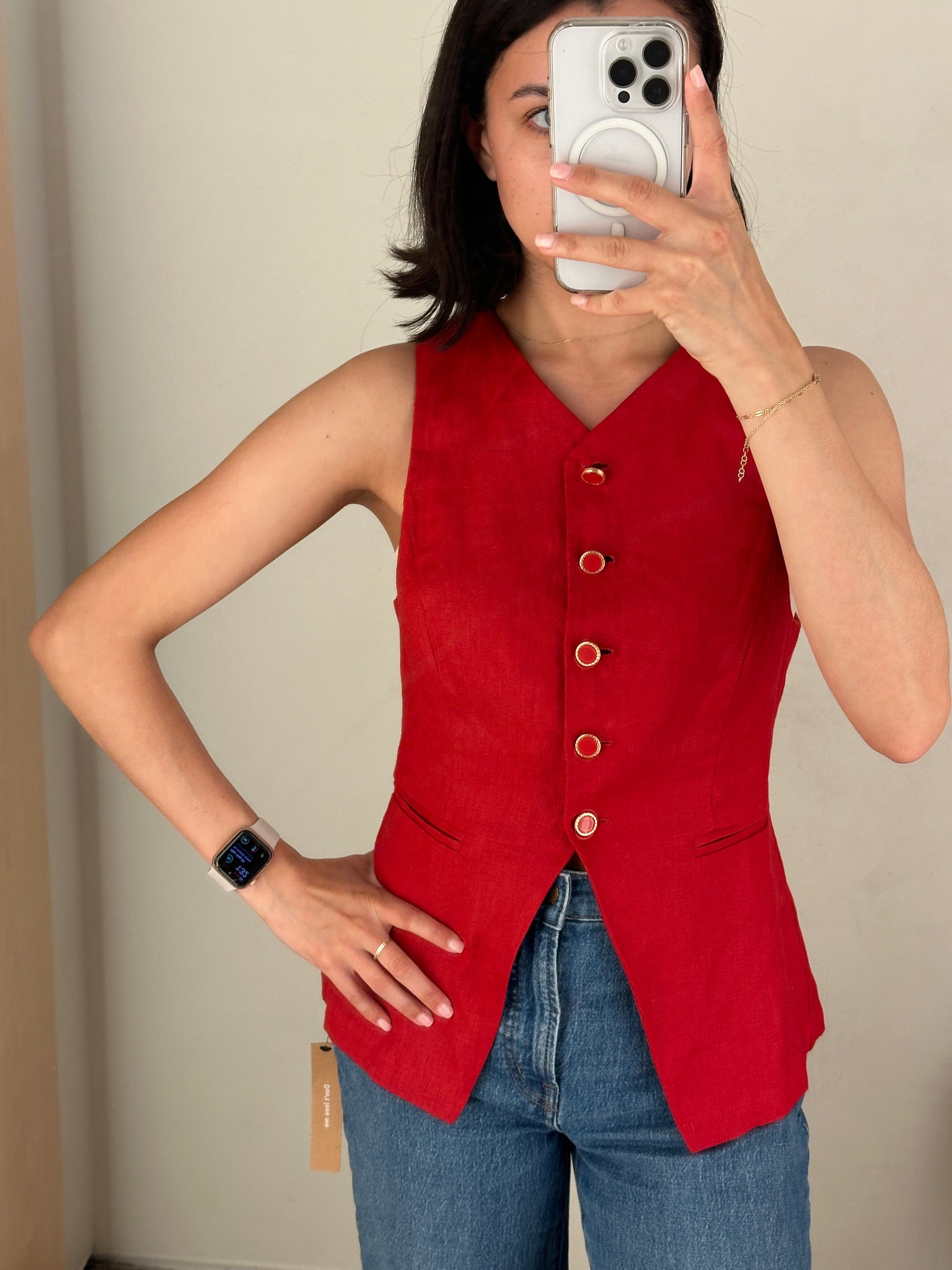 Super cute red vest!! Love the gold details and linen fabric 