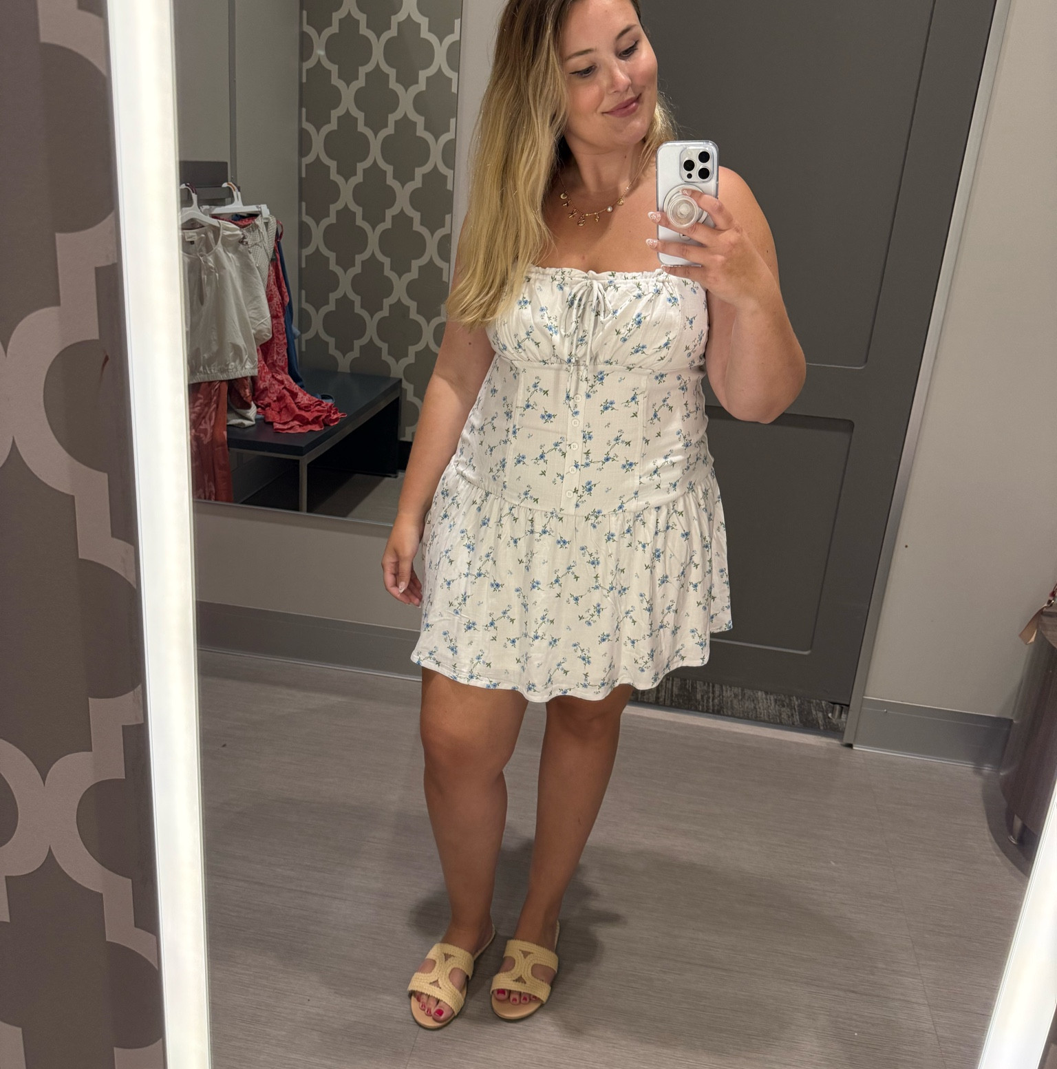 Gorgeous ditsy floral summer dress 

#LTKMidsize #LTKFindsUnder50 #LTKPlusSize