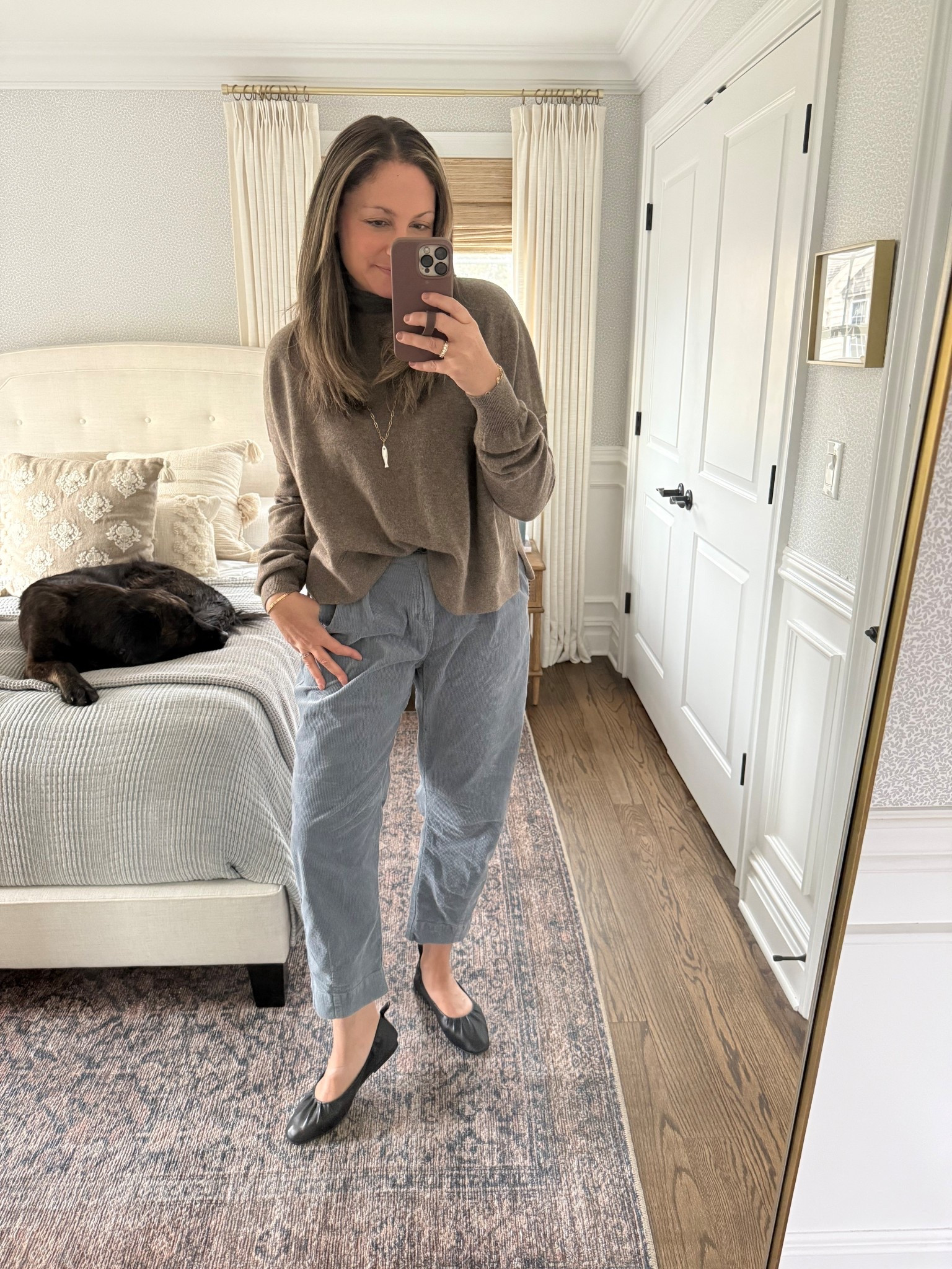 Today’s OOTD for a full day of meetings! AYR cords (on MAJOR sale and available in all sizes!!), the coziest cashmere mock turtleneck, a statement necklace from Thatch and the softest ballet flats 🙌🏻


#LTKootd #LTKSaleAlert #LTKWorkwear