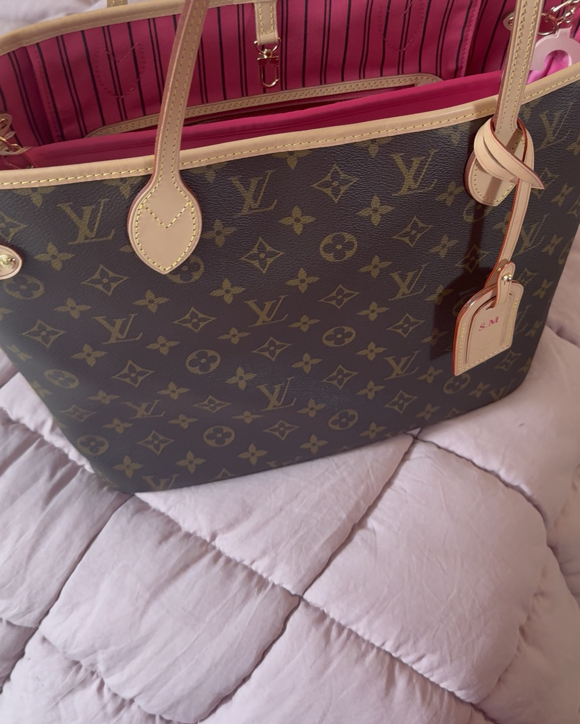 To organize my neverfull tote I LOVE DGAZ organizers on Amazon. They are super high quality!!

#speedybag #neverfull 