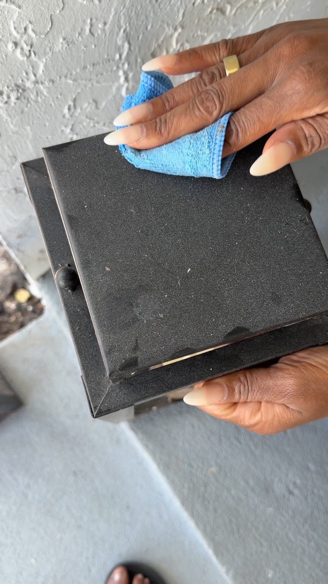 Scroll to shop! ✨ These outdoor restorer wipes brought my patio furniture back to life.

Product: Outdoor Restorer Wipes

Desliza para comprar. ✨ Estas toallitas restauradoras dejaron mis muebles de exterior como nuevos.

Producto: Toallitas restauradoras para exteriores

📲 Download the free LTK app & follow me @kirasfashionfinds to shop all my daily finds.

#LTKHome #LTKvlog #LTKSeasonal