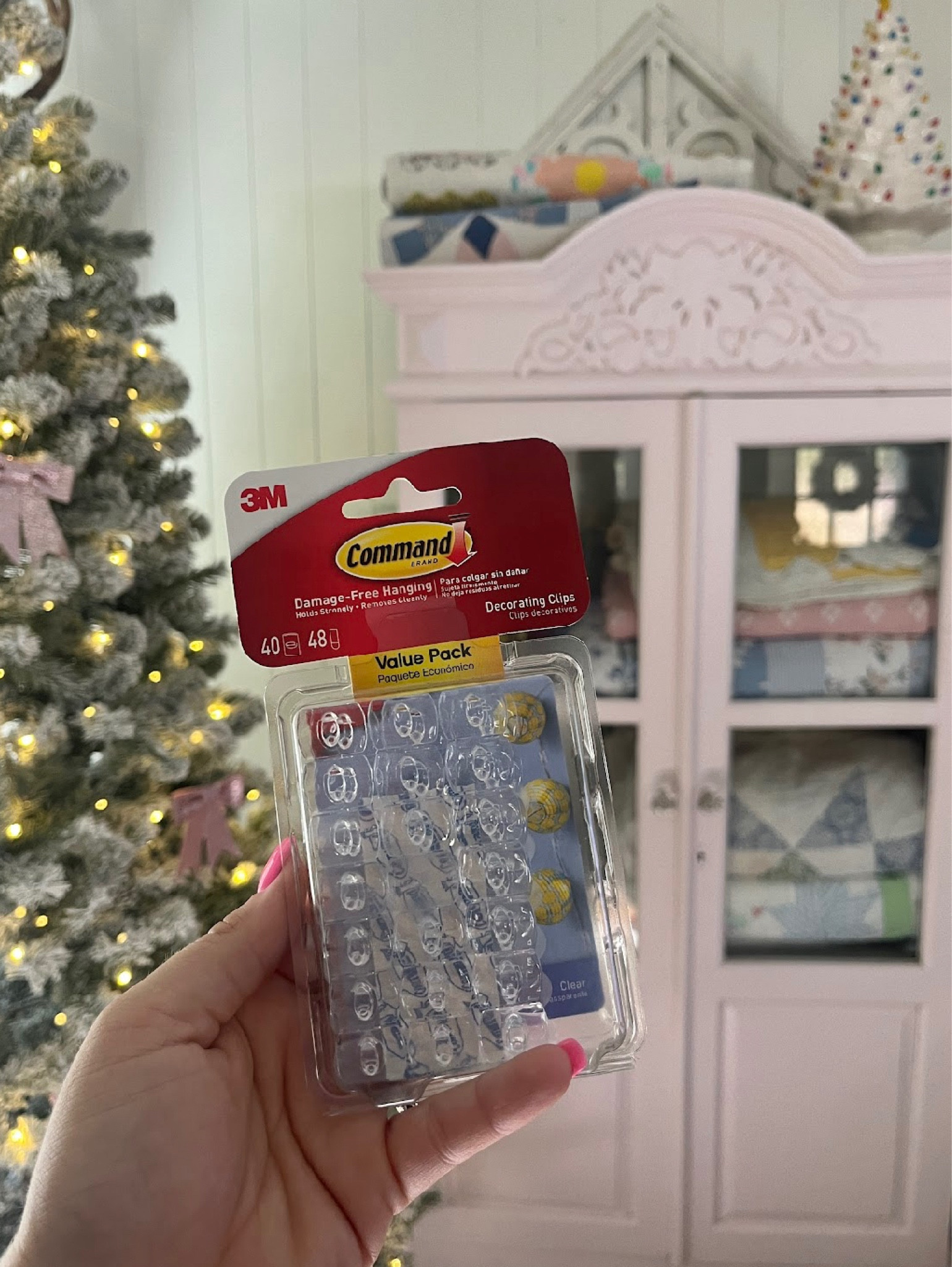 #Ad
I’ve partnered with @Target and @Command to show you how I use Command products to create a cozy and festive space—without damaging my walls! 🙌 From hanging stockings to displaying holiday wreaths, these Command hooks make decorating super easy and mess-free. 🏡✨

Check out all the amazing Command products available at Target (linked via @shop.ltk)! Shop the look and find everything you need for your holiday decor with just a click. 🛒🎯

#TargetPartner #Ad #Command #CommandDoNoHarm #liketkit liketk.it/xx #HolidayHome #TargetFinds #CommandProducts