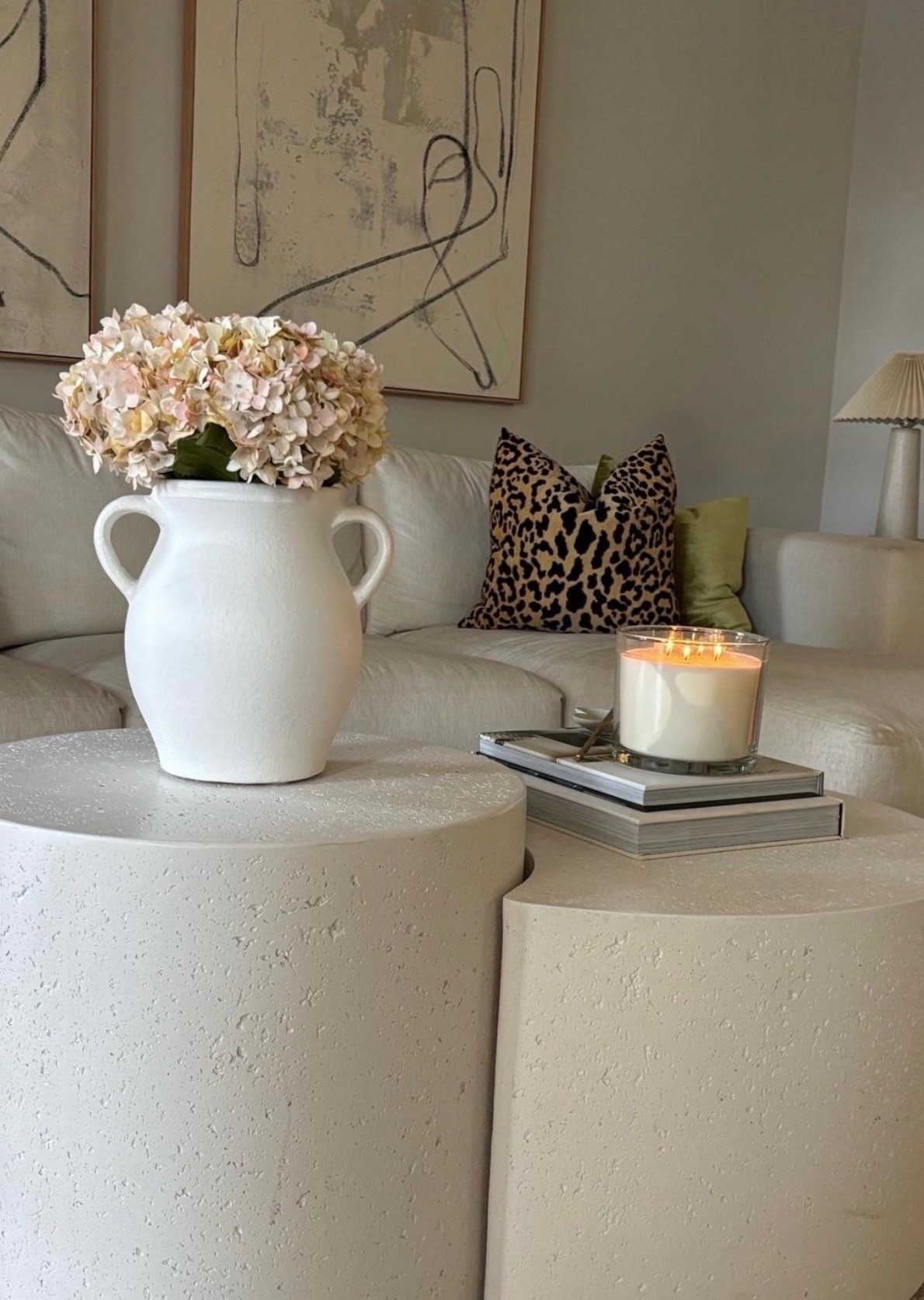 🤍




Home decor, styling, throw pillows, leopard, candles, lamps, coffee table, vase, minimalism, neutral, living room, sidneymarieduke

#LTKHome