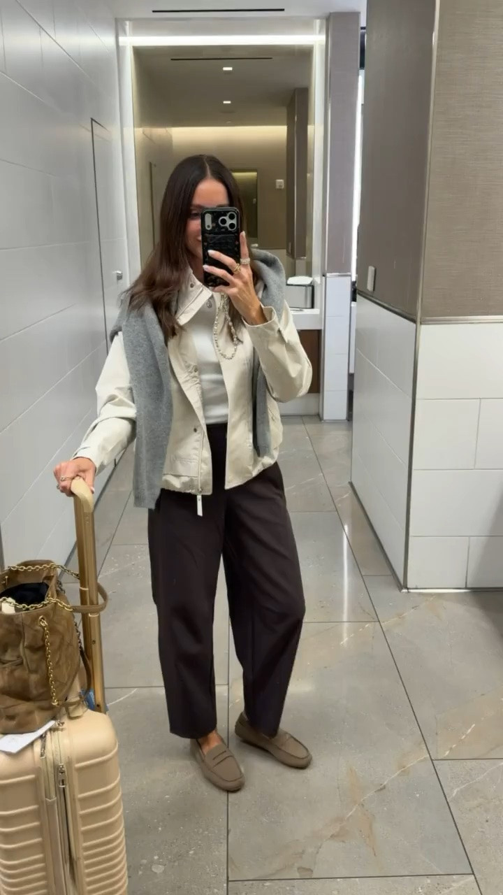 Travel outfit check ✈️ This is the kind of look I love for a travel day. Comfortable pieces that still feel polished and pulled together from takeoff to wherever the day takes you.

#LTKootd #LTKmomlife #LTKgrwm