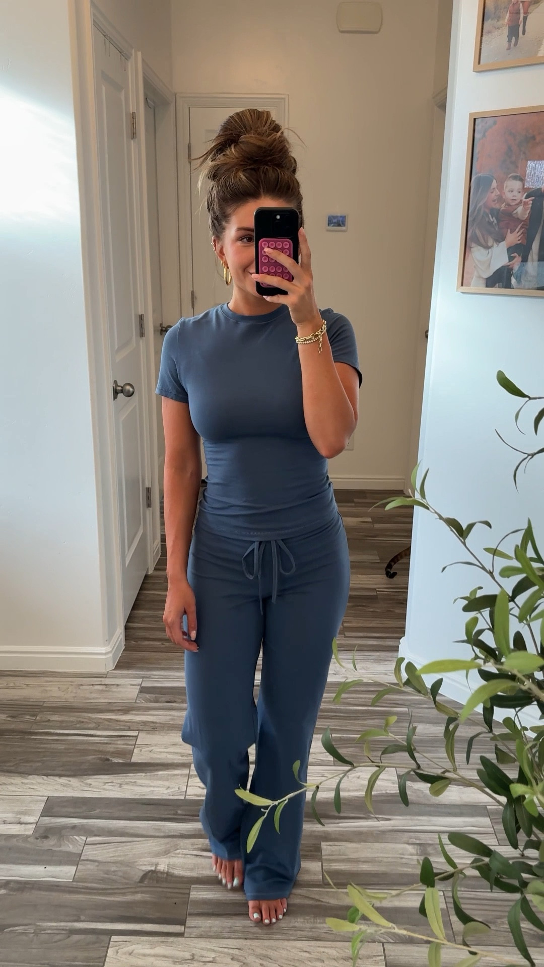 Skims jersey set in color harbor😍Size medium in top and small in bottoms (skims runs large in bottoms for me so I always size down) 