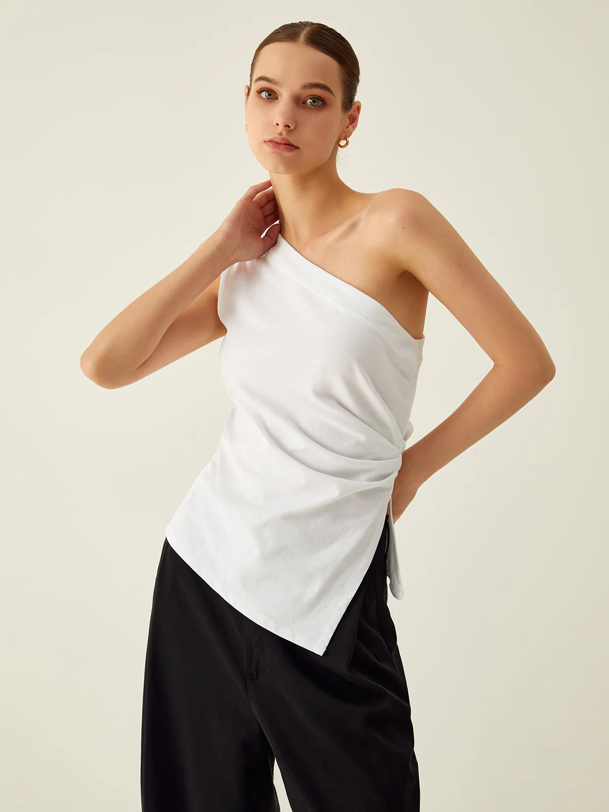 Asymmetrical Neck Split one-Shoulder Top | Commense