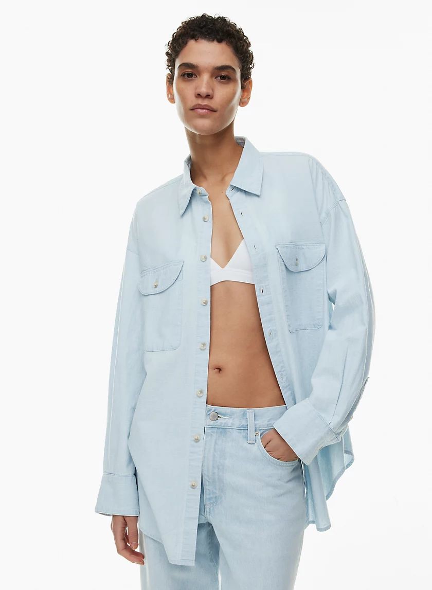 THE ‘90S CHAMBRAY DENIM SHIRT | Aritzia