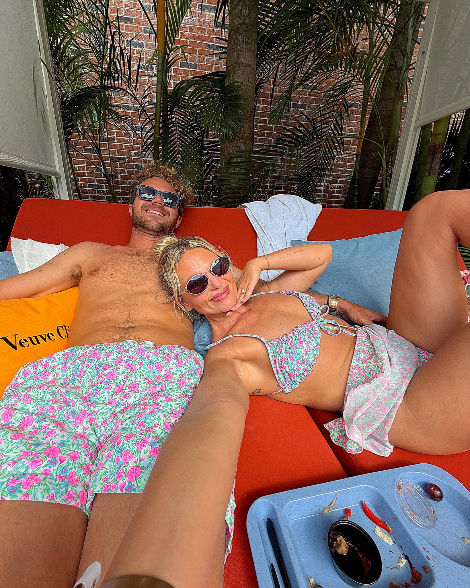 Couples matching bathing suits 



Making your weekend plans?! Don’t forget to add a pool party at @hotelhaya to your list!

Their poolside menu is 10/10 and the cocktails were out of this world! 

 #hotelhaya #tampa #poolparty