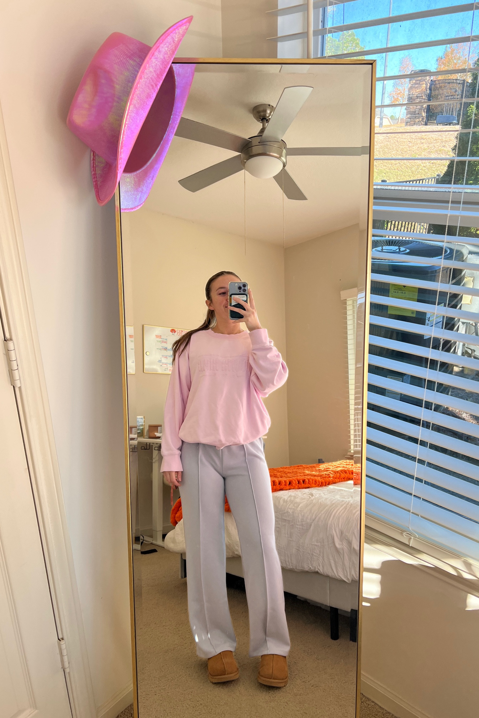 it’s finally getting cold outside, bring on the cozy outfits❄️

top: country road
bottoms: the children’s place
shoes: uggs

#LTKStyleTip #LTKActive #LTKFindsUnder100