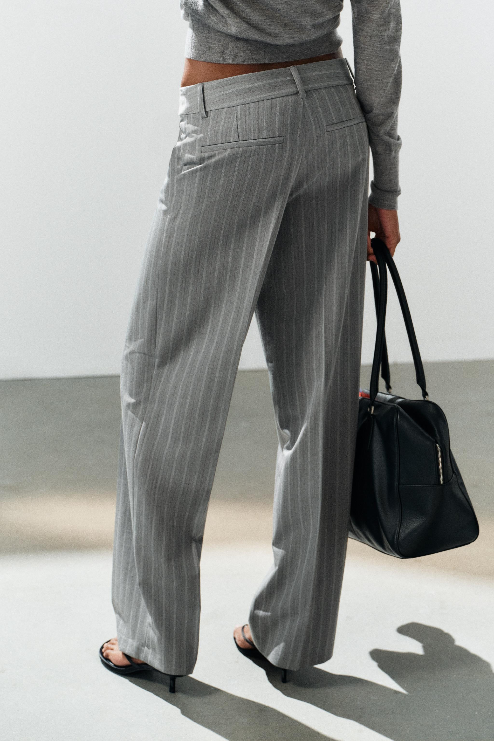 GERADE HOSE MIT NIEDRIGEM BUND UND STREIFEN | Zara DE