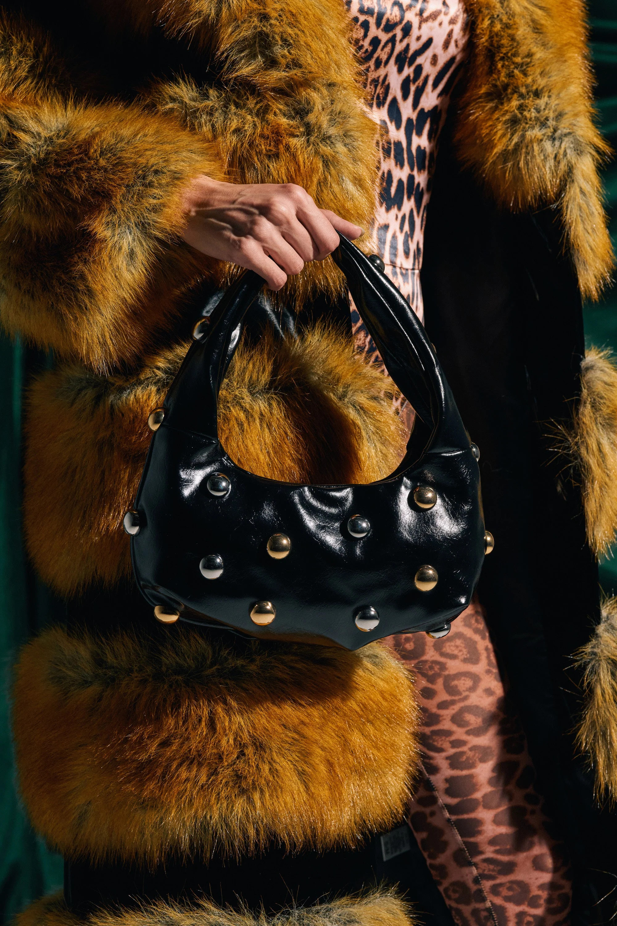 TOO MOD BALL PURSE | AKIRA