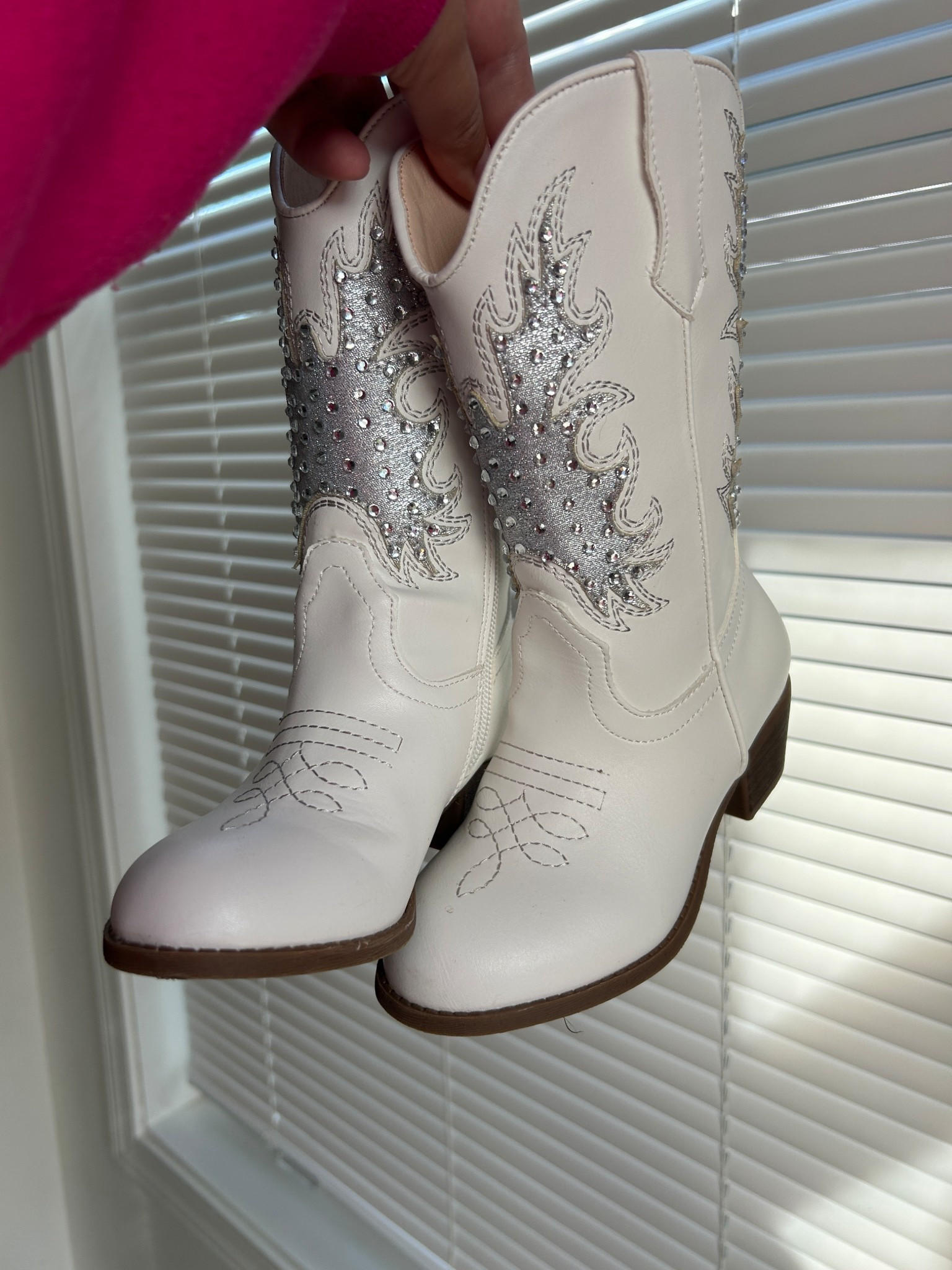 Kids fall boots, toddler cowboy boots, white boots, white cowboy boots, toddler shoes, kids shoes, sparkly rhinestone cowboy boots, mid calf zipper low heel pointed boot 

#LTKKids #LTKFindsUnder50 #LTKShoeCrush