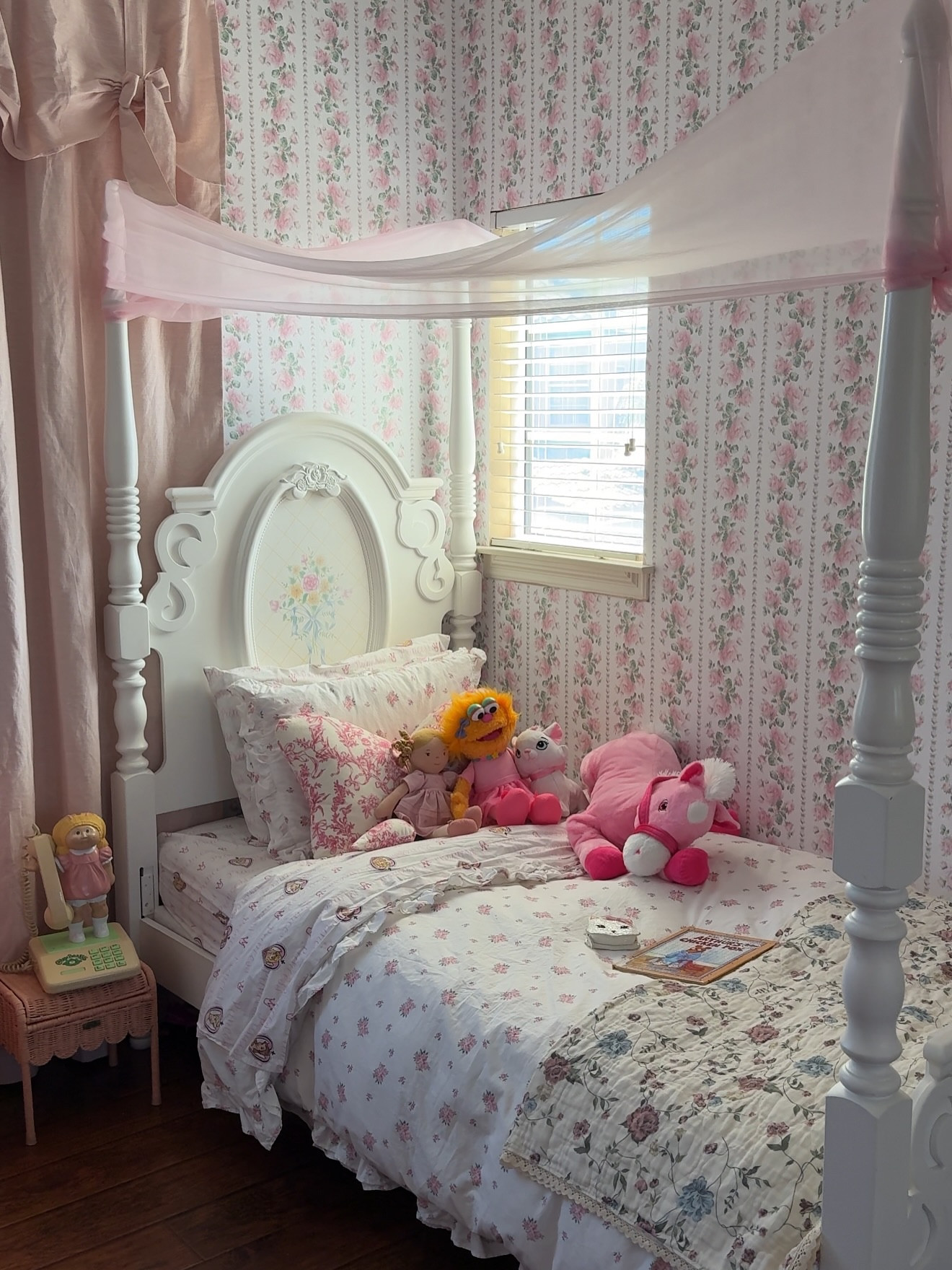 Tiny update on my daughter’s room. She really wants a canopy and this is what I came up with for now. Will surprise her with one soon🎀💝 #toddlergirl #motherhood #kidsroommakeover #homeimprovement #toddlergirlroom #girlroom #babygirl #daughtersroom #princessroom #pinkroom