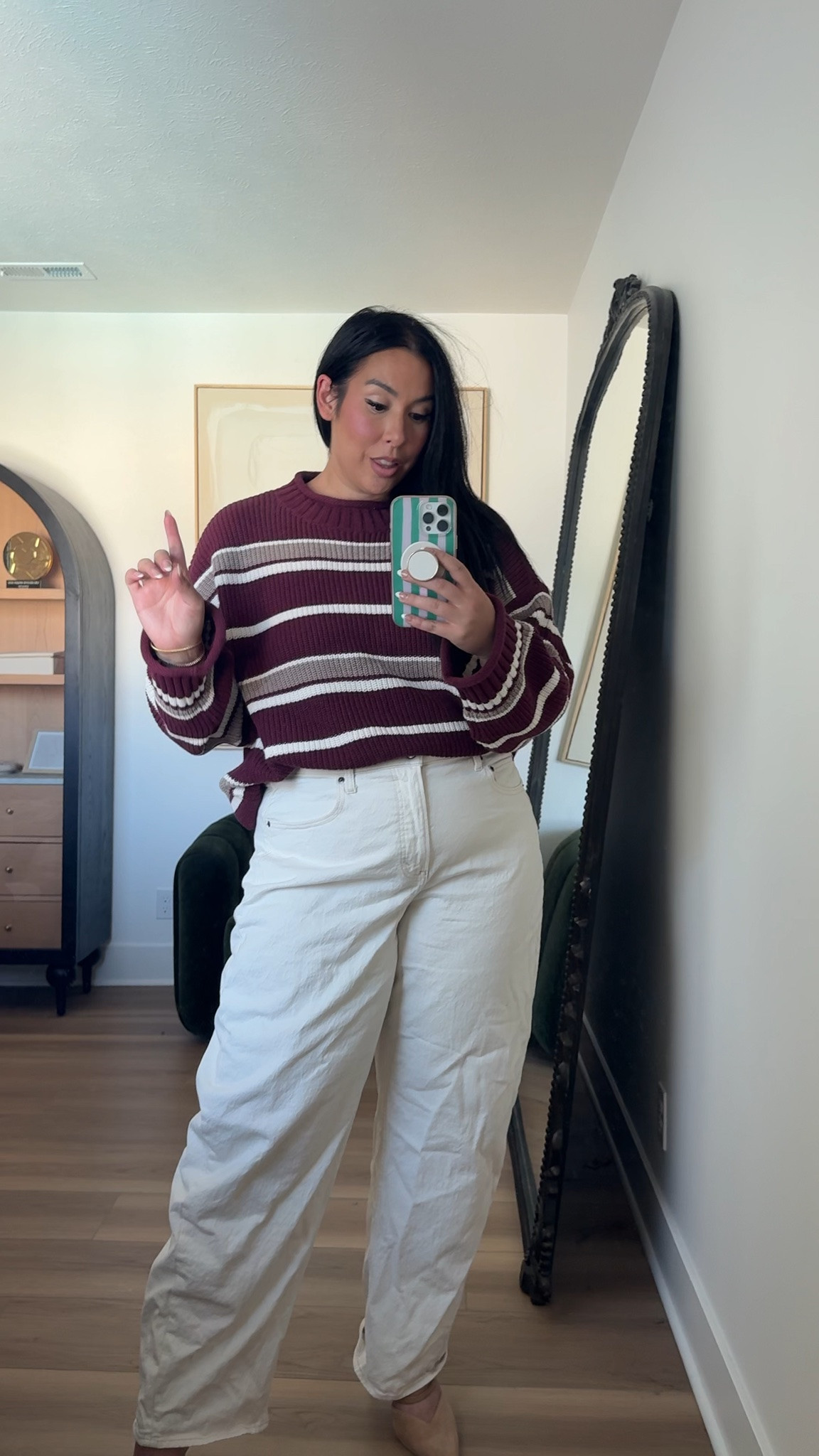 My favorite jeans paired with this perfect fall sweater!!
Wearing a 33 long in the jeans and a XL in the sweater
Midsize fashion, fall outfits, mom outfits

#LTKgrwm #LTKootd #LTKMidsize